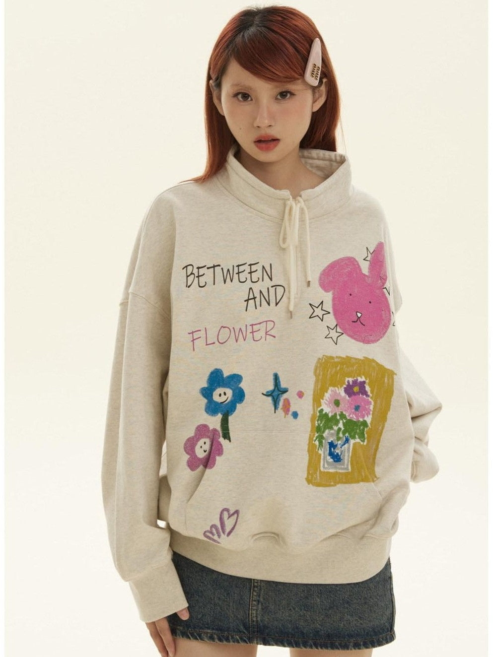 BETWEENAND Graffiti Cartoon Rabbit Print Zip Half High Collar Ribbed Women&