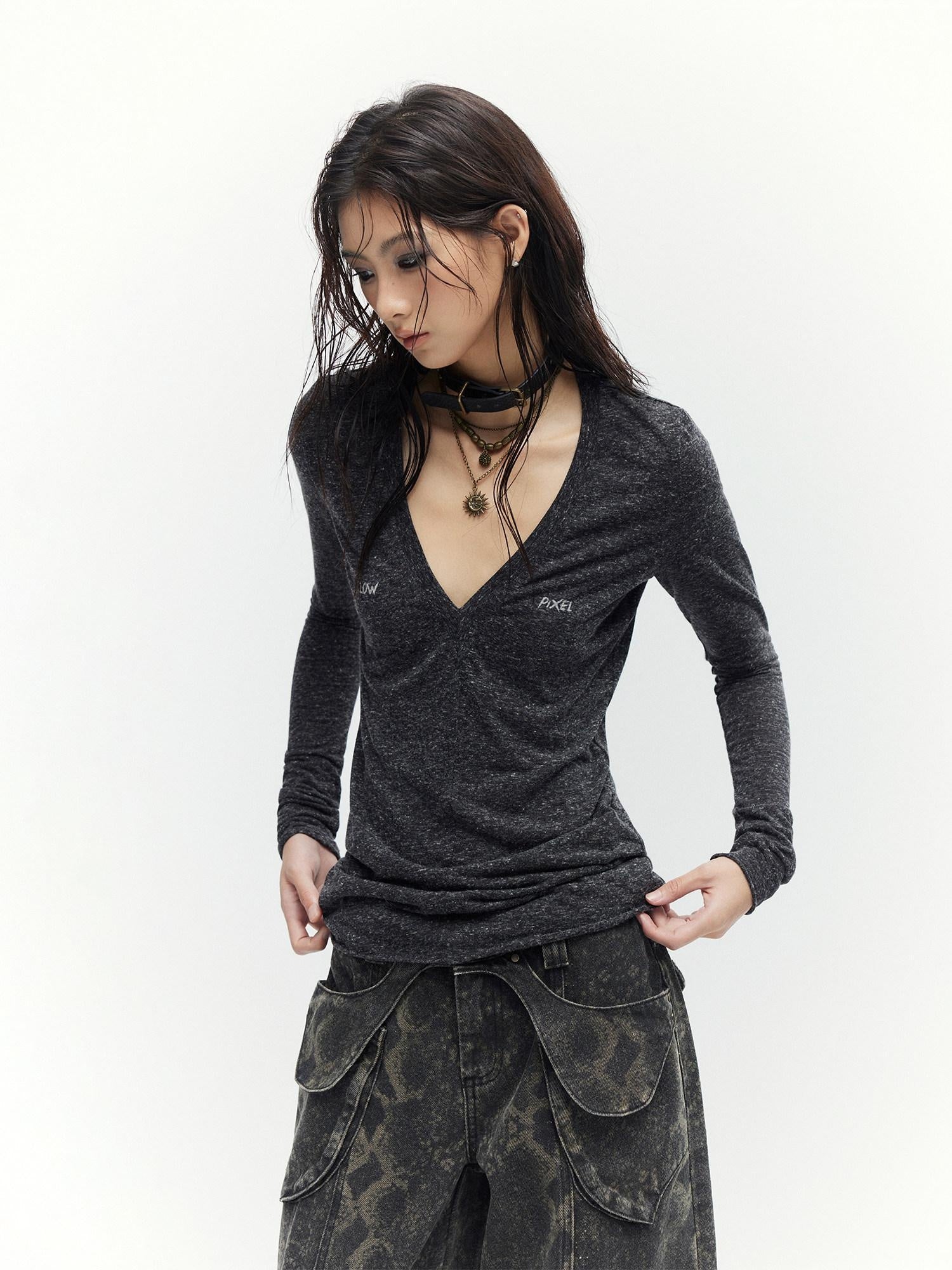 Low pixel Linen Blend Printed Slim Fit V-neck Women Black Long Sleeve T-Shirts