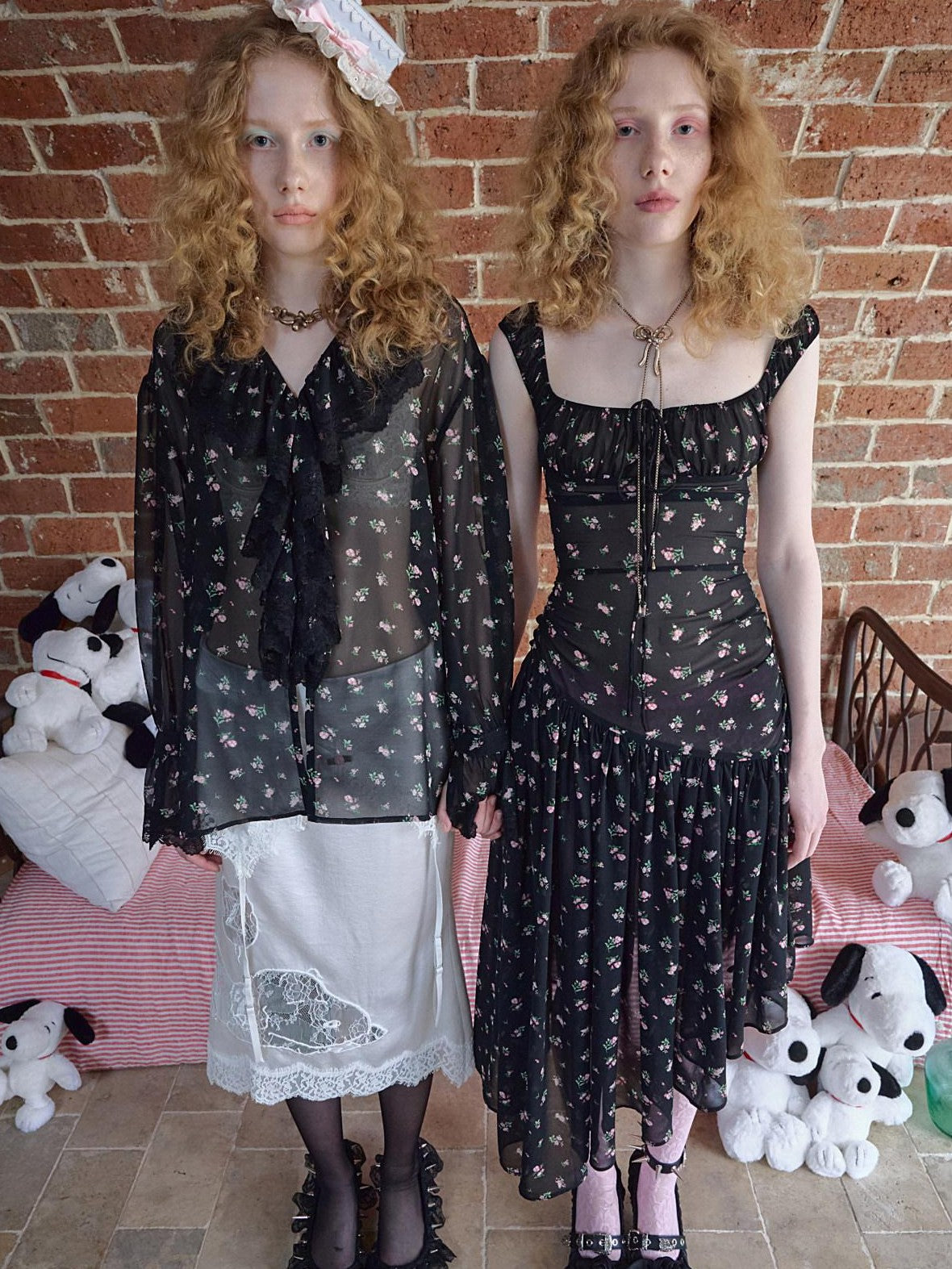1JINN STUDIO Large Ruffle V-neck Victorian Floral Long Sleeve Women&
