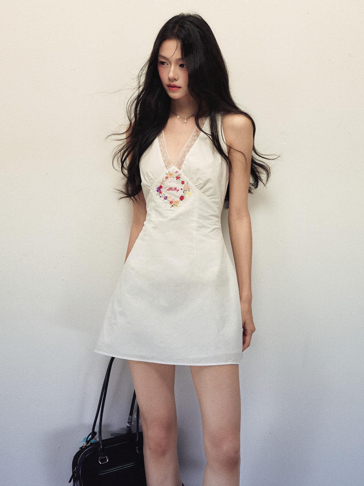 1P STUDIO Floral Embroidered Lace Halter V-neck A Line Women&