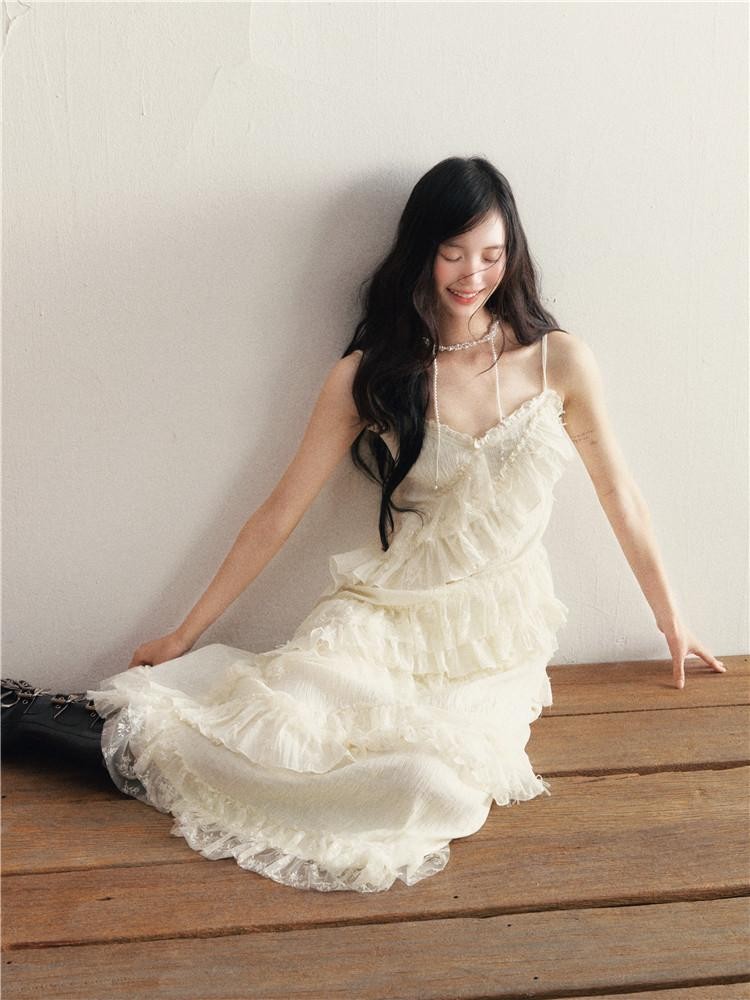 1P STUDIO Ivory Lace Ruffle V-neck Pleated Slim Fit Women&
