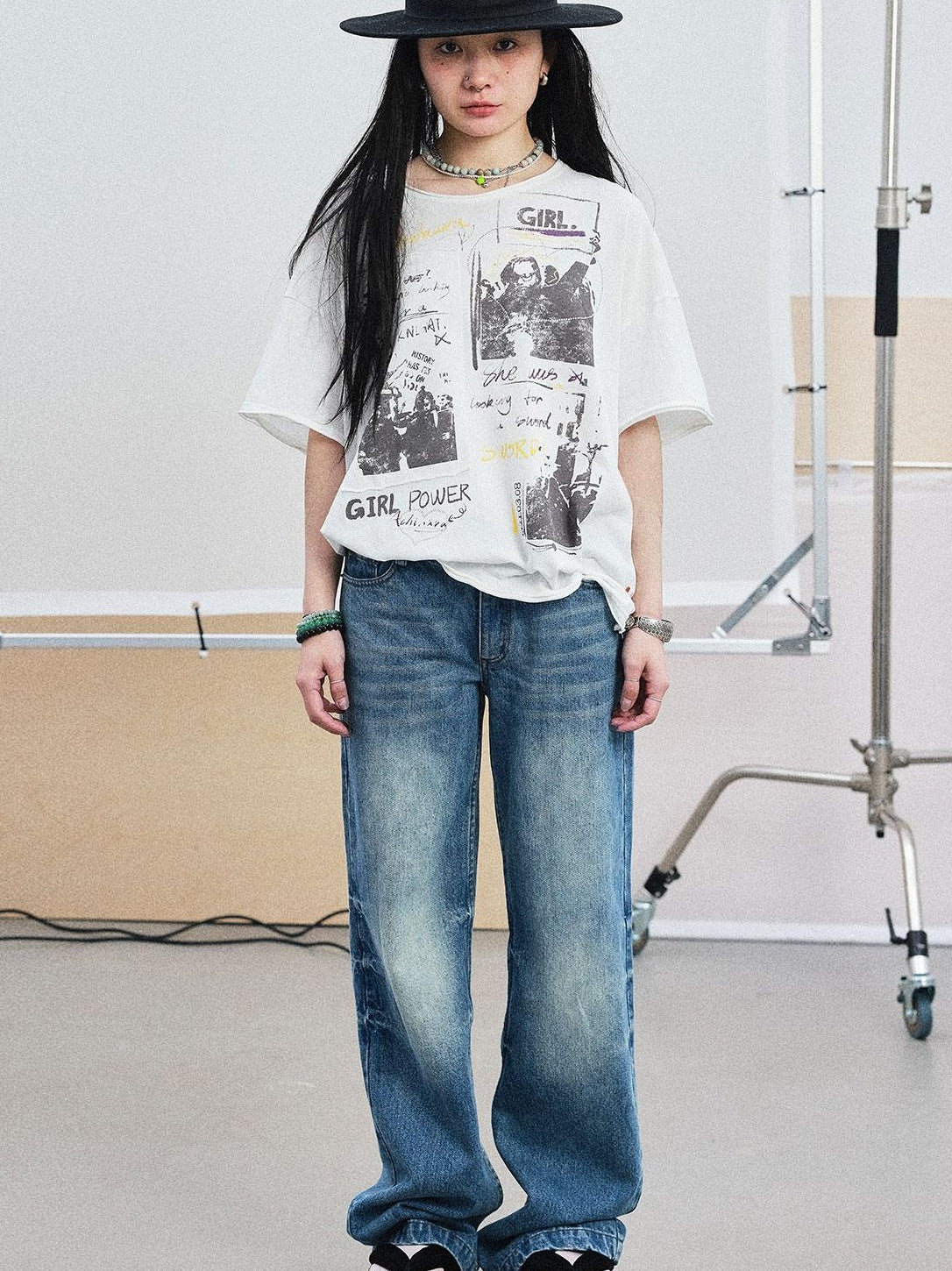 Achihara 2025 White Black Summer Rolled Sleeve T-Shirt
