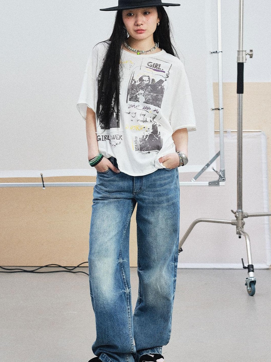 Achihara 2025 White Black Summer Rolled Sleeve T-Shirt