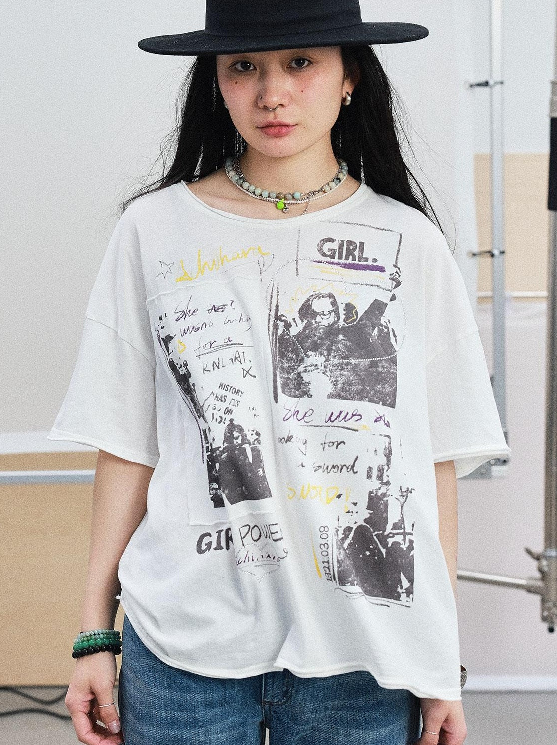 Achihara 2025 White Black Summer Rolled Sleeve T-Shirt