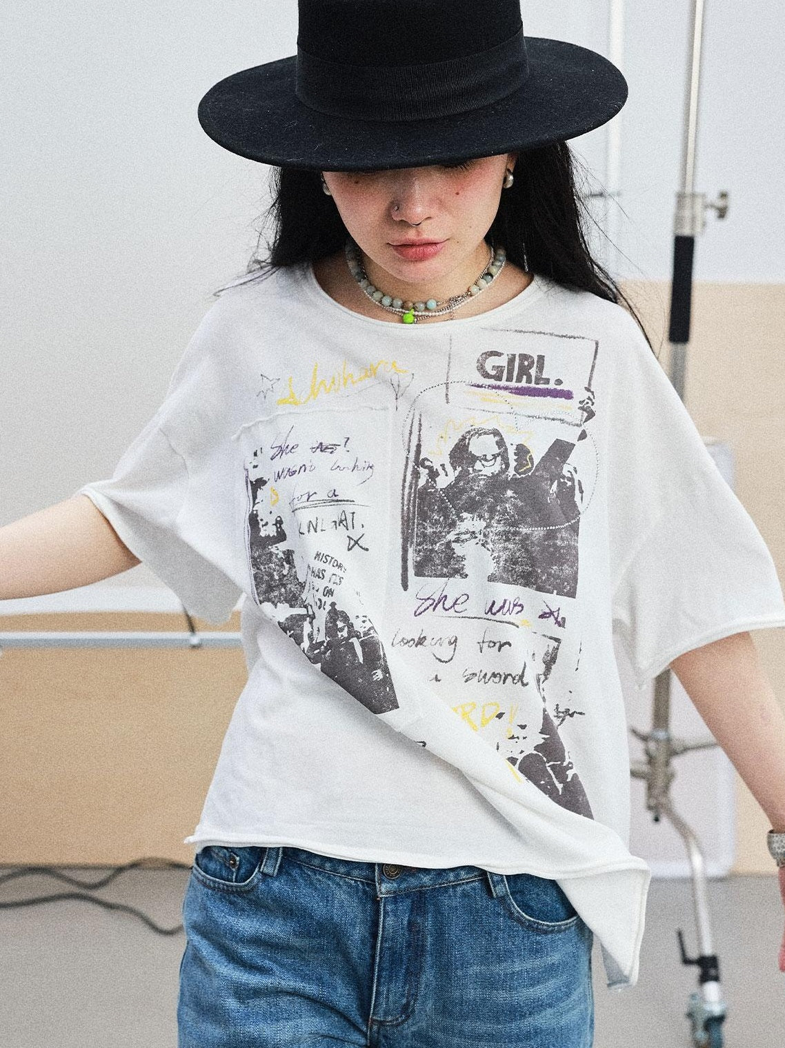 Achihara 2025 White Black Summer Rolled Sleeve T-Shirt