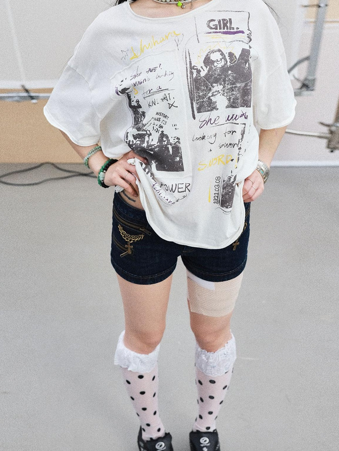 Achihara 2025 White Black Summer Rolled Sleeve T-Shirt