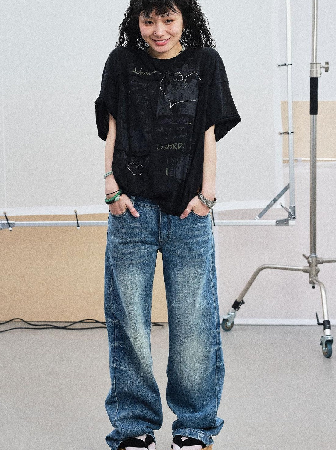 Achihara 2025 White Black Summer Rolled Sleeve T-Shirt