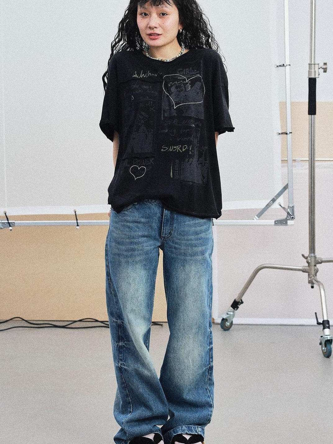Achihara 2025 White Black Summer Rolled Sleeve T-Shirt