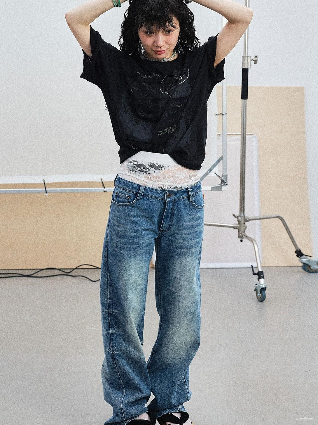 Achihara 2025 White Black Summer Rolled Sleeve T-Shirt