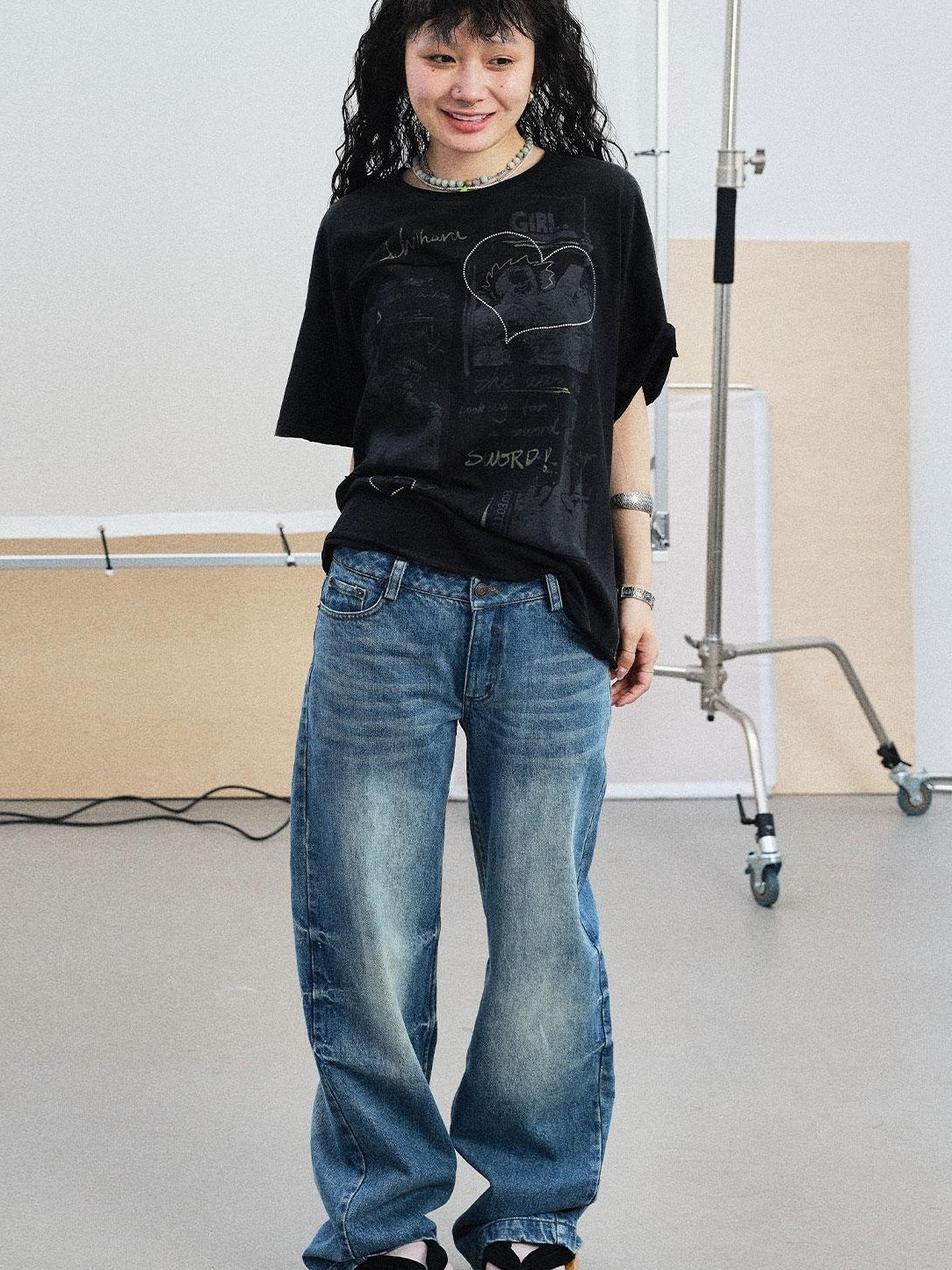 Achihara 2025 White Black Summer Rolled Sleeve T-Shirt