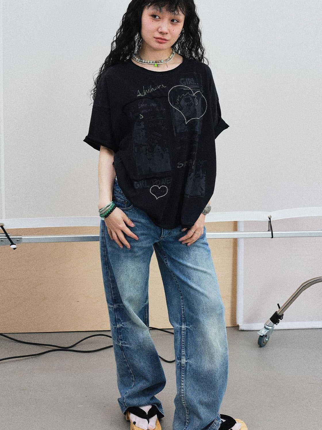 Achihara 2025 White Black Summer Rolled Sleeve T-Shirt