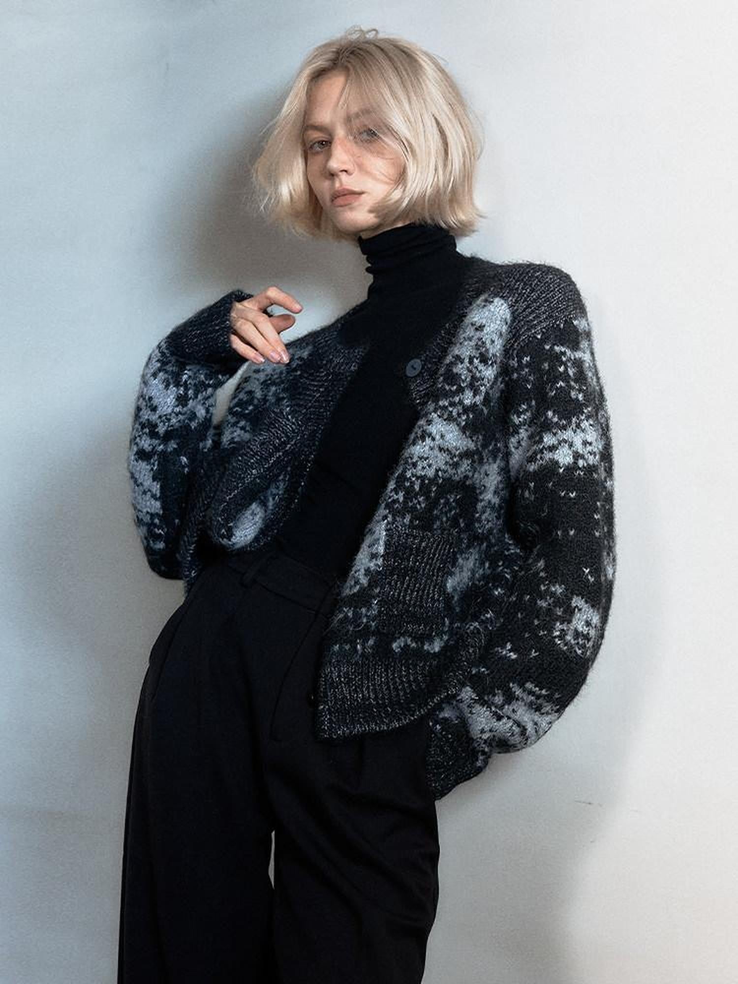 AnnoMundi Black Starry Half Open Collar Buttoned Women&