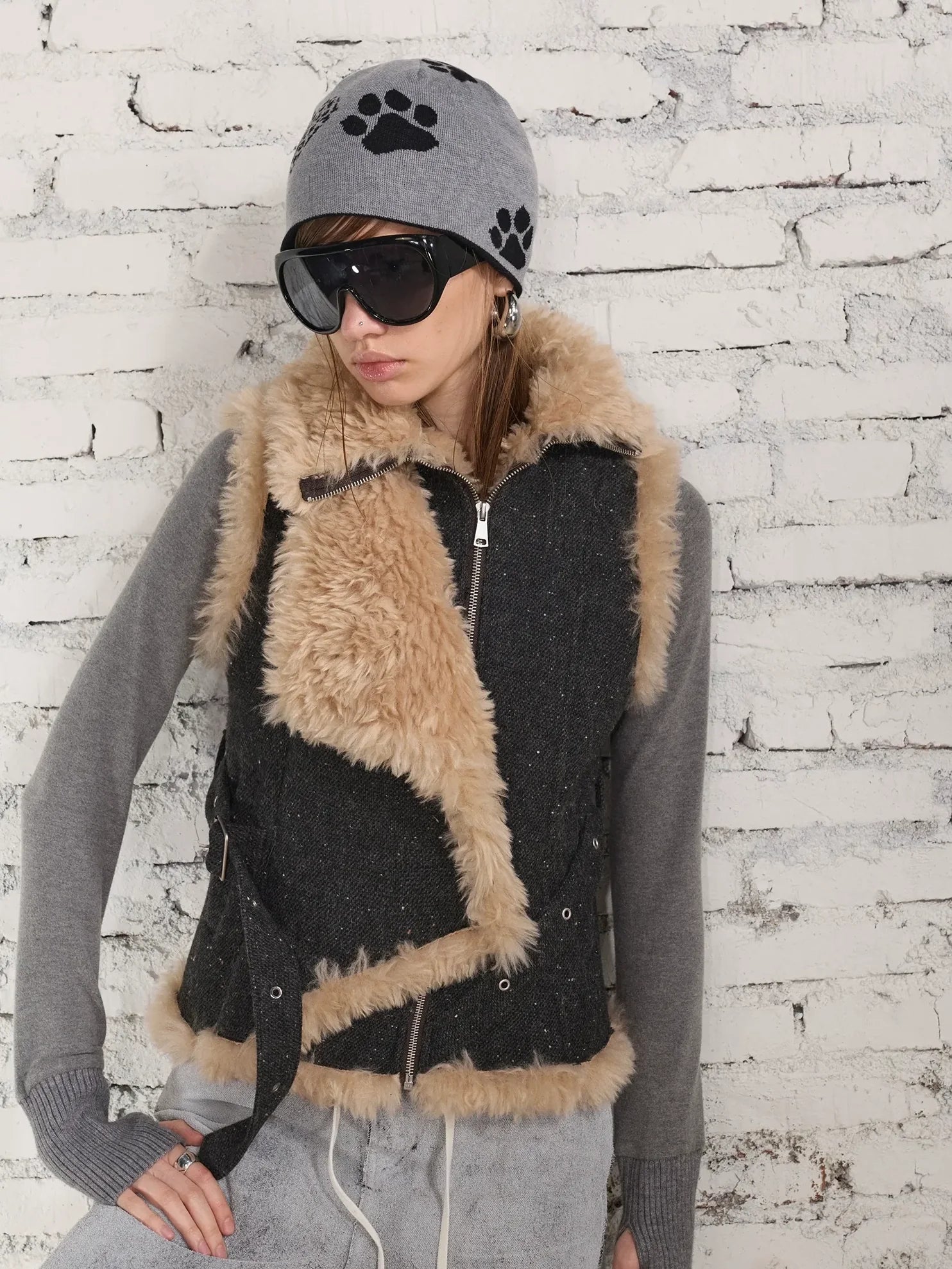 2th Desire Fleece Lined Wool Blend V Neck Zipper Front Paneled Women Black White Warm Vest