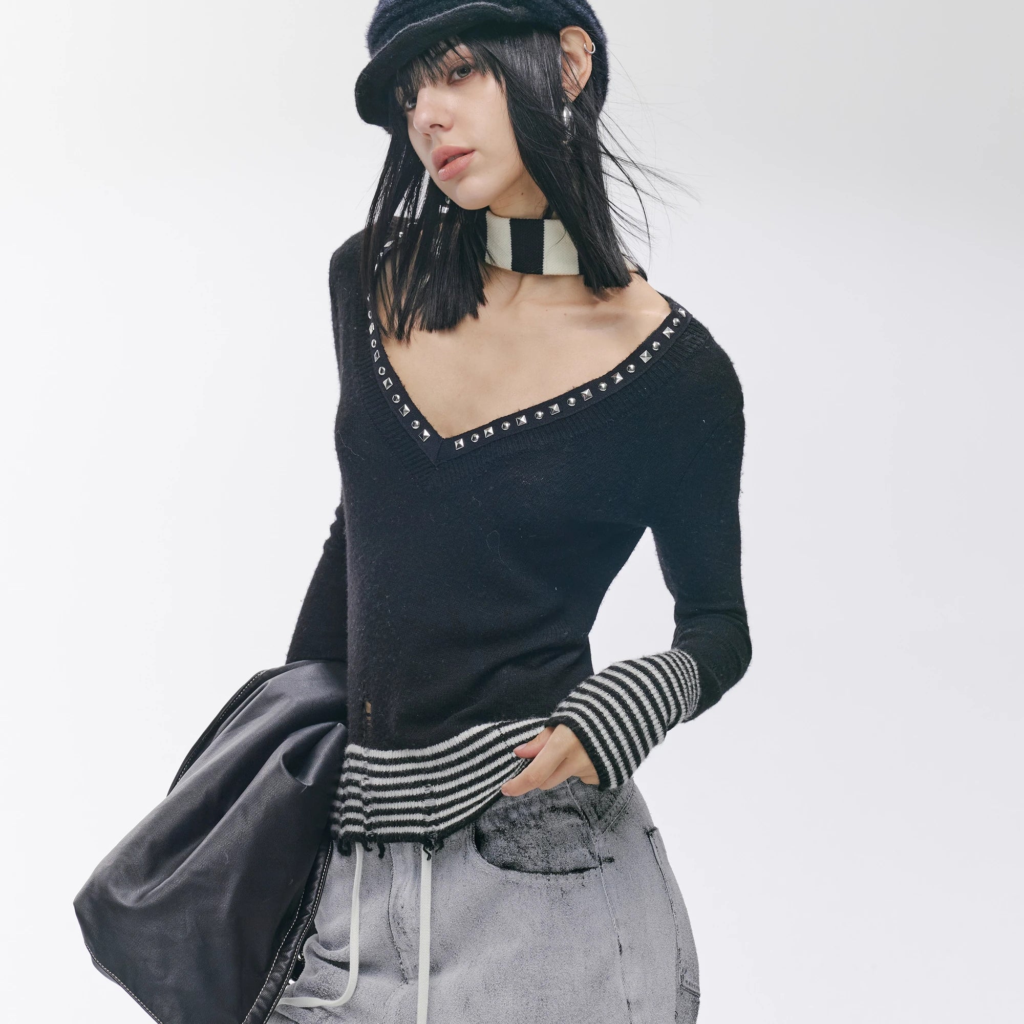 2th_Desire_Soft_Wool_Knit_V_Neck_Vintage_Slim_Fit_Black_Striped_Women_Pullover_Sweater_MISSTT