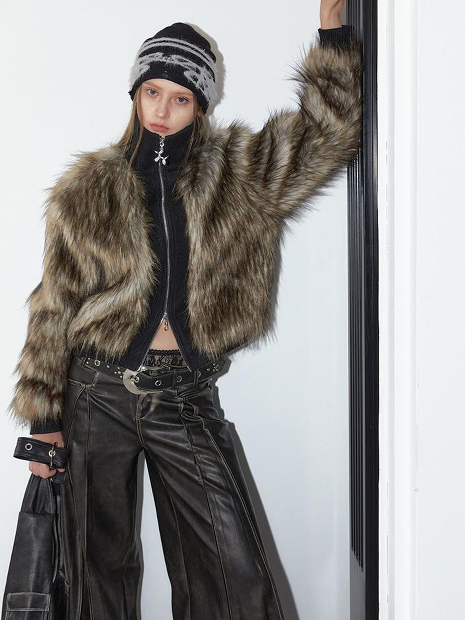 2th Desire Vintage Black Faux Fur Ribbed Short Jacket