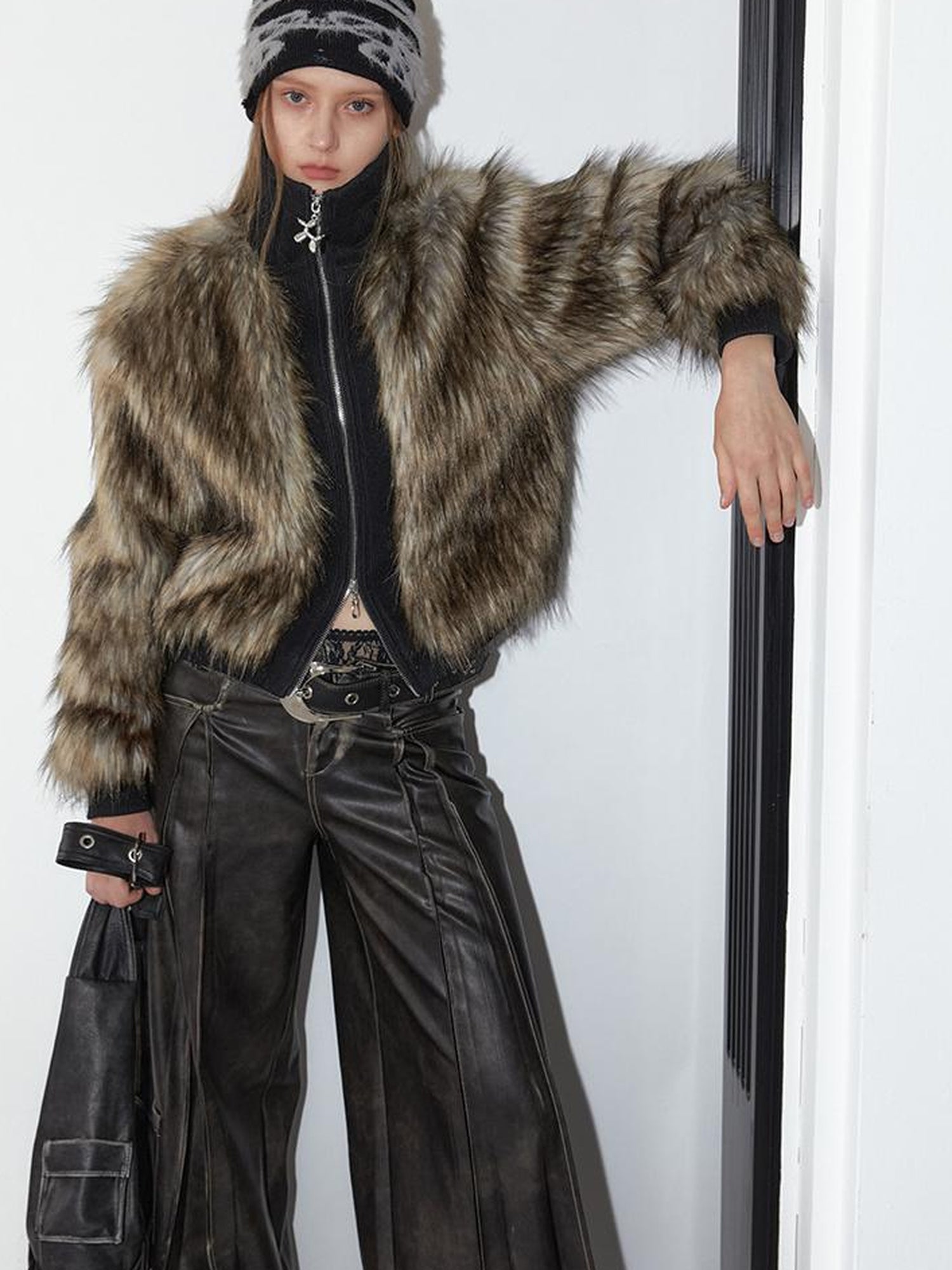 2th Desire Vintage Black Faux Fur Ribbed Short Jacket