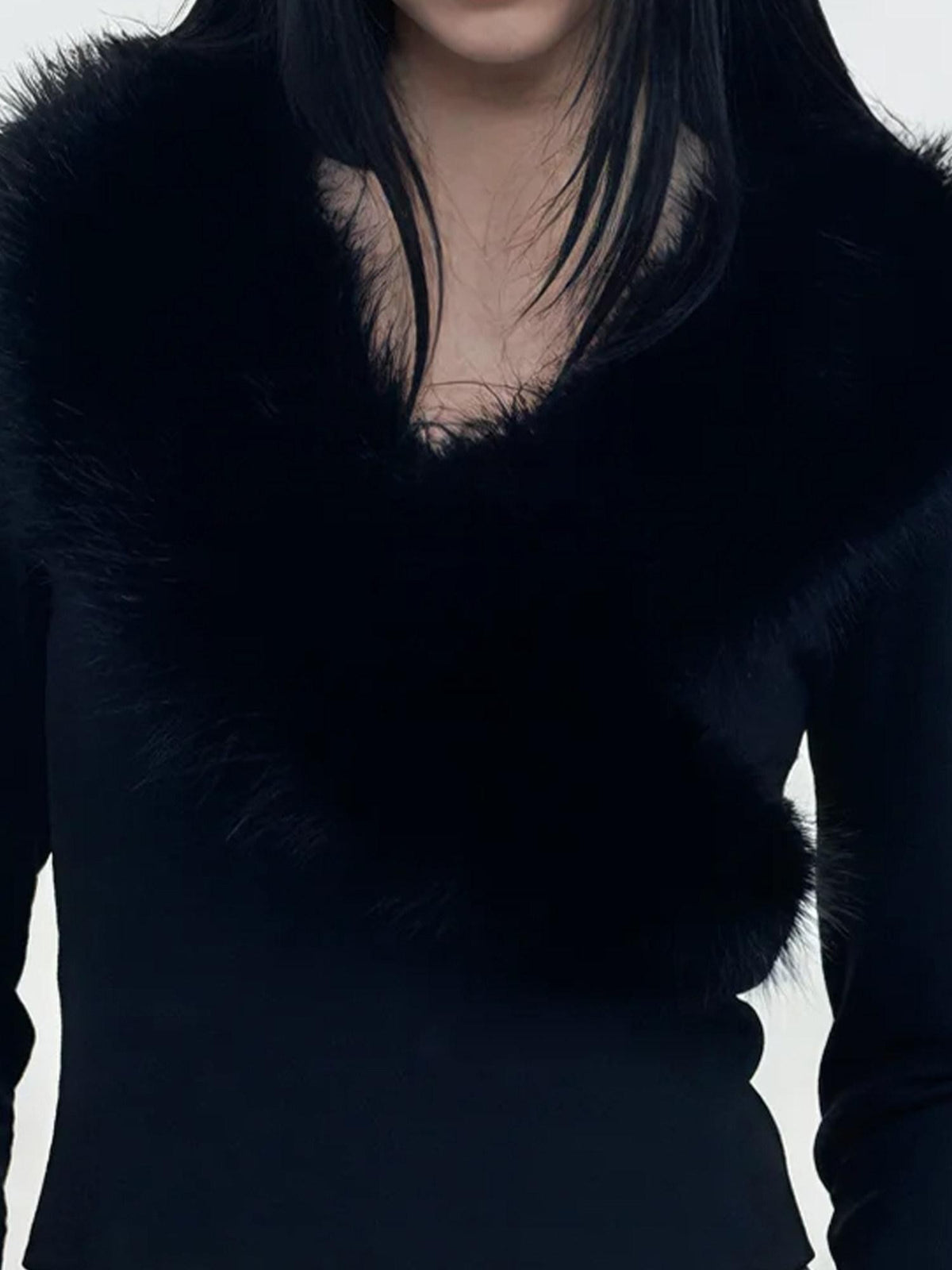 3MODE Black Cropped Crossover Fur Collar V-neck Women&