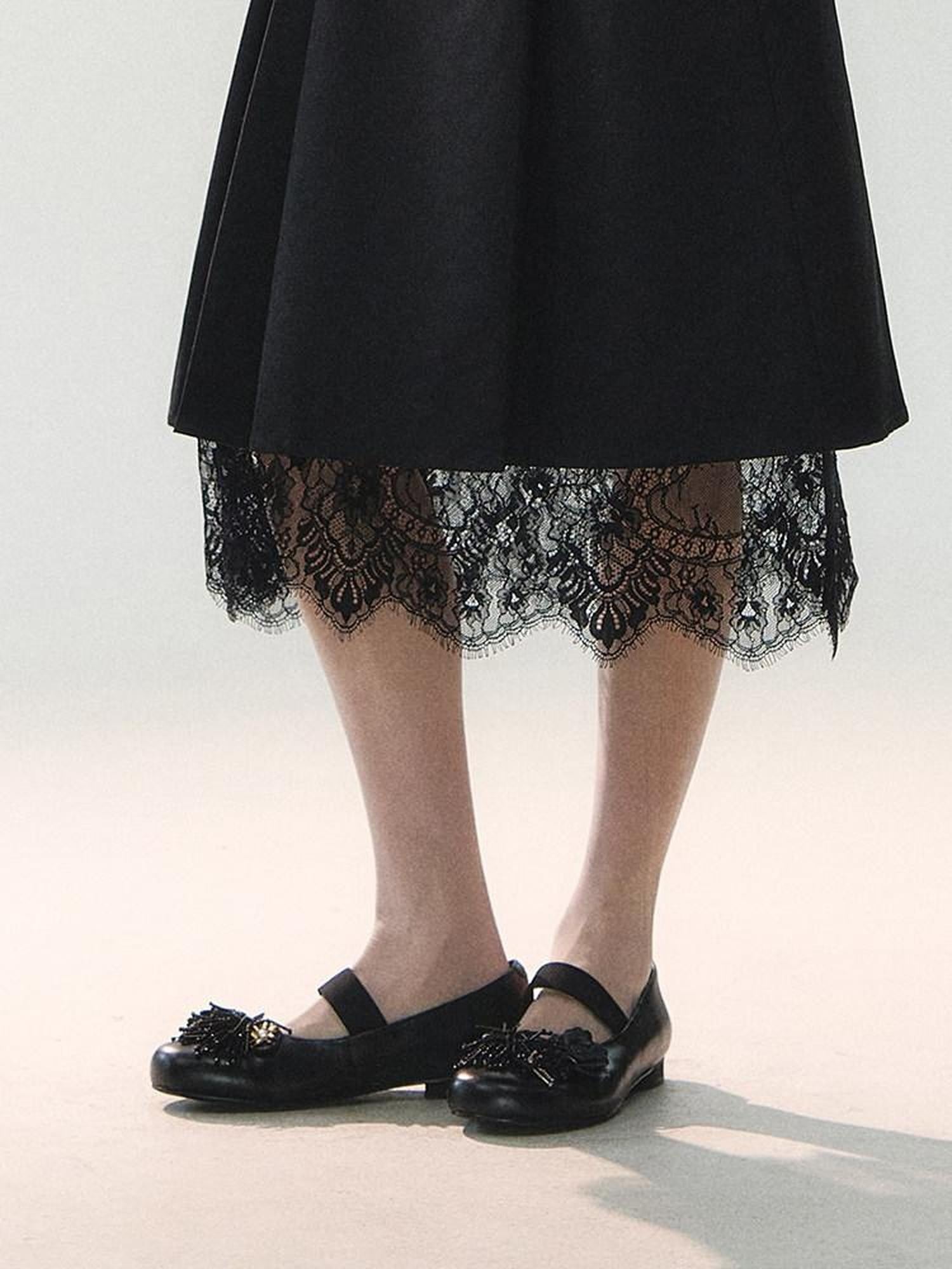 AnnoMundi Round Toe Black Floral Embellished One Strap Women&