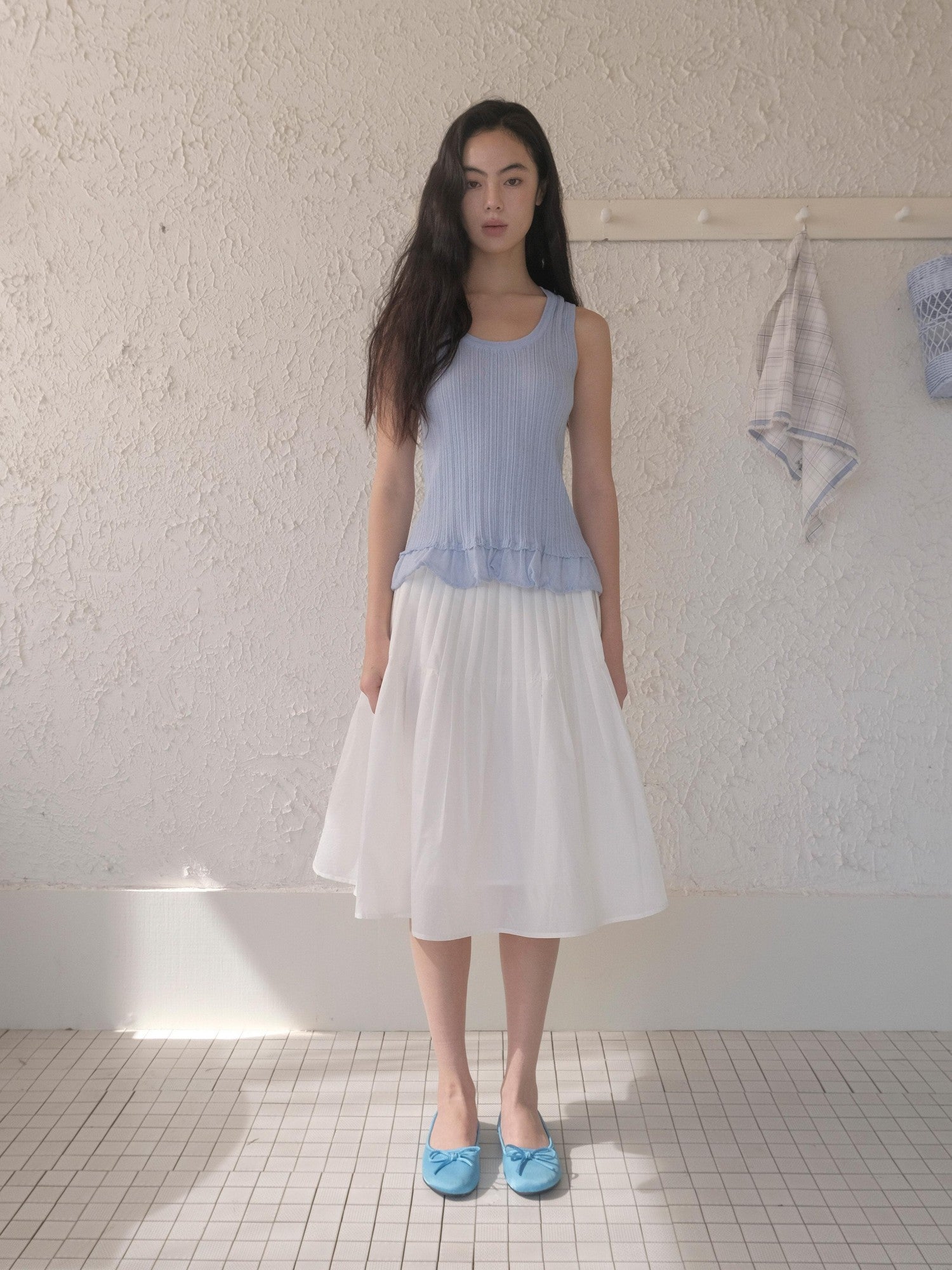 DKZ OFFICIAL Ribbed Knit Ruffle Hem U Neck Racerback Women&