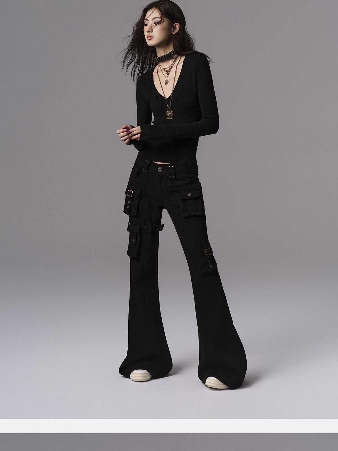 Low pixel Dark Gothic Flared Mid Rise Pocketed Cotton Zip Fly Women Black Cargo Pants