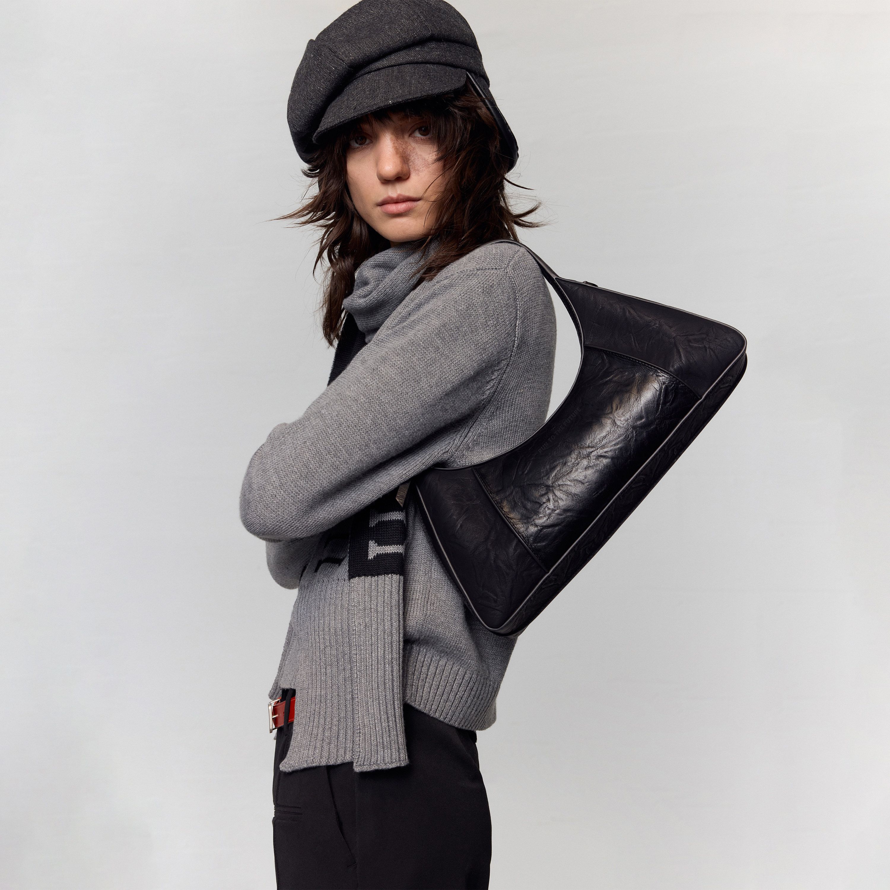 RUN_TO_THE_FUTURE_Waxed_Leather_Soft_Handle_Vintage_Topstitch_Medium_Zipper_Daily_Handbags_MISSTT