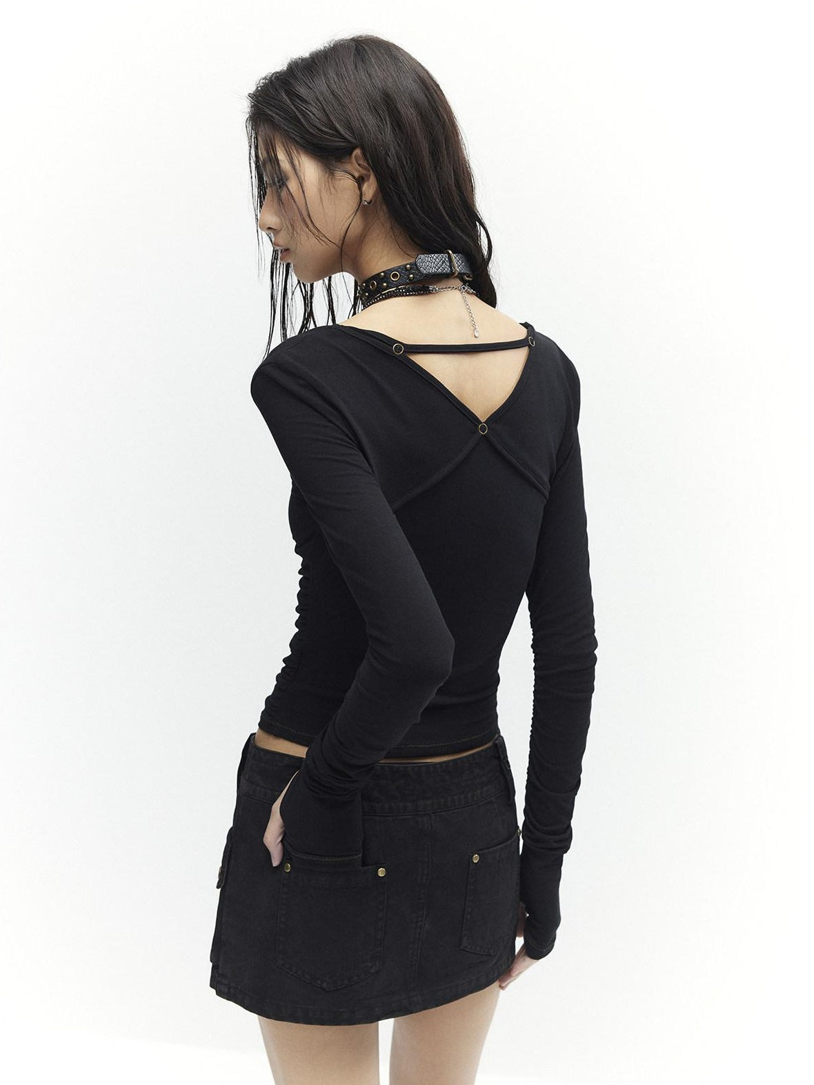Low pixel Slim Fit Ruched Stretch Cotton Gothic Black Women U Neck Long Sleeve Crop Tops