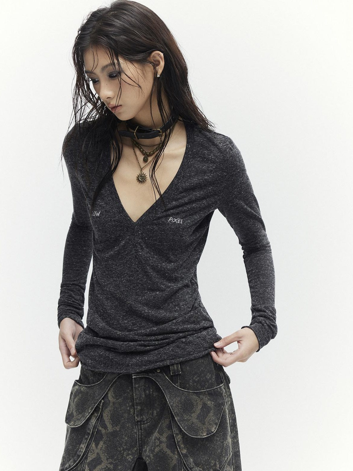 Low pixel Linen Blend Printed Slim Fit V-neck Women Black Long Sleeve T-Shirts
