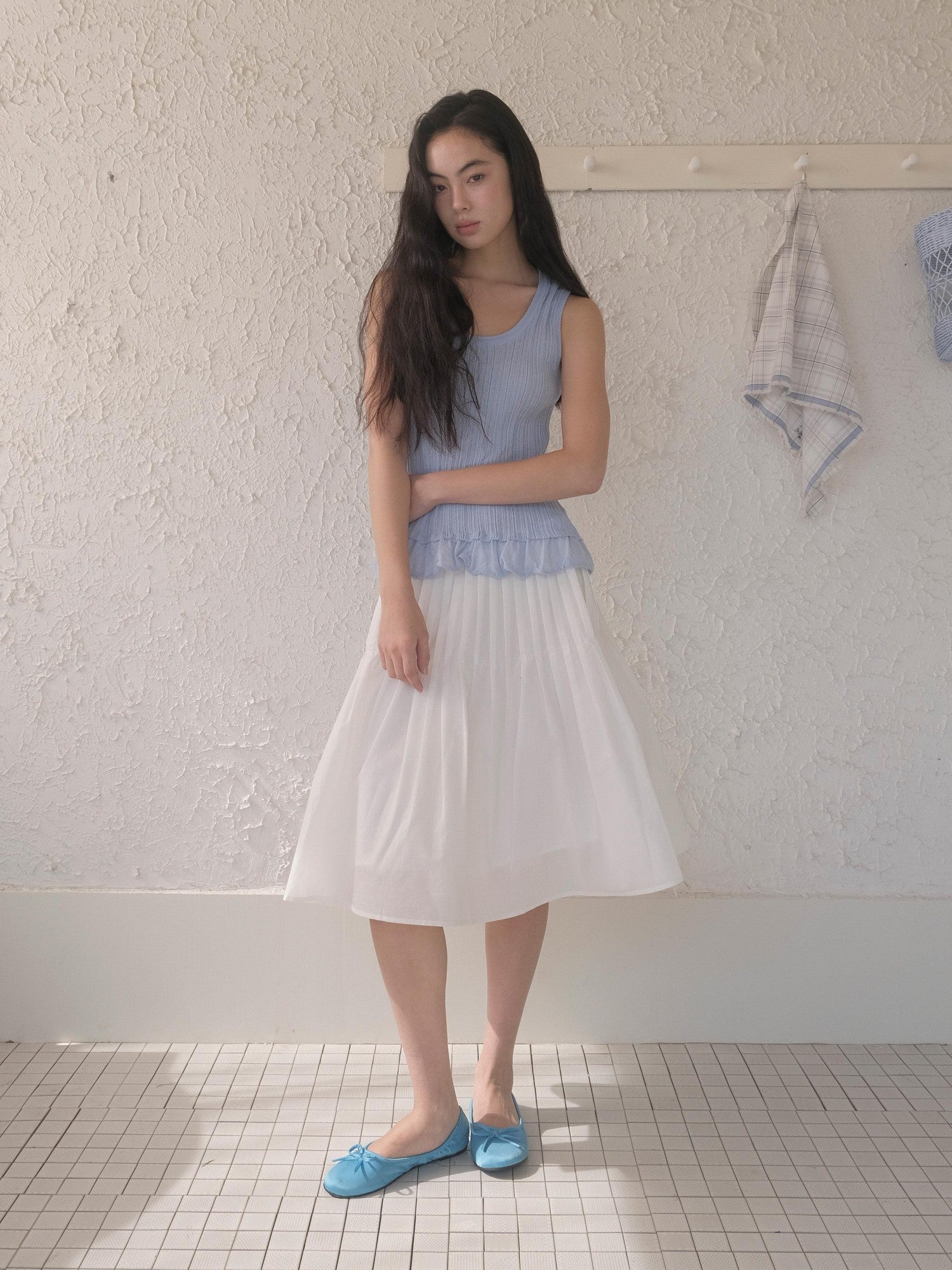 DKZ OFFICIAL Ribbed Knit Ruffle Hem U Neck Racerback Women&