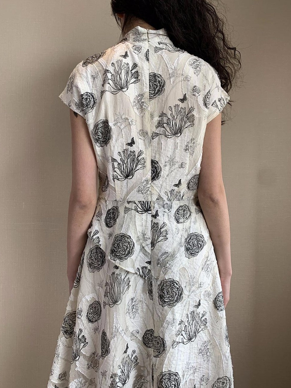 Dorydory Ivory Cutwork Stand Collar Asymmetric Hem Women&