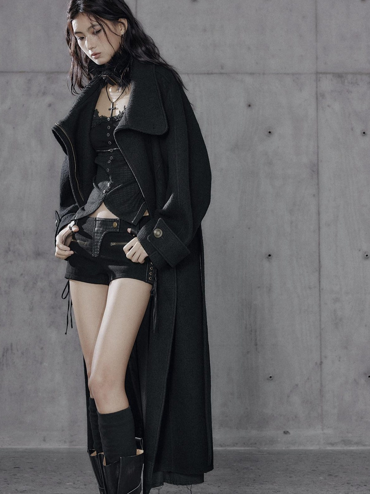 Low pixel Slim Fit Gothic V-neck Paneled Knit Black Womens Everyday Long Sleeve Crop Tops