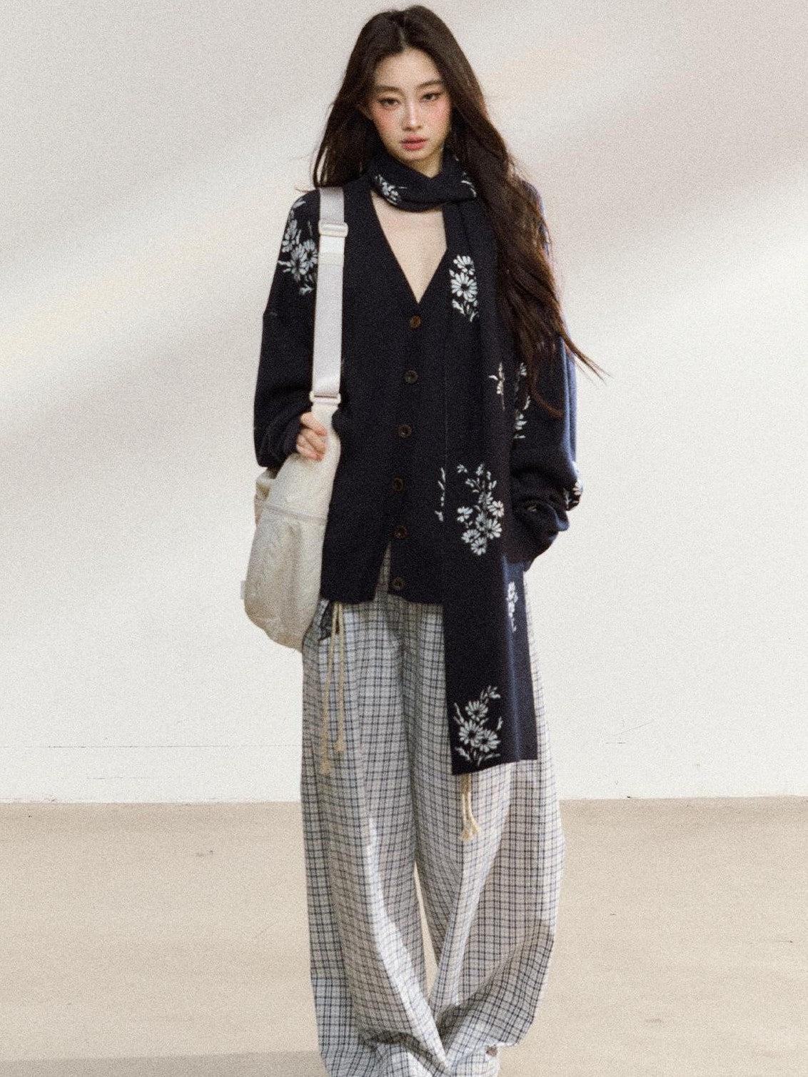 7Shiftin Navy Large Floral Jacquard V-neck Oversized Women&