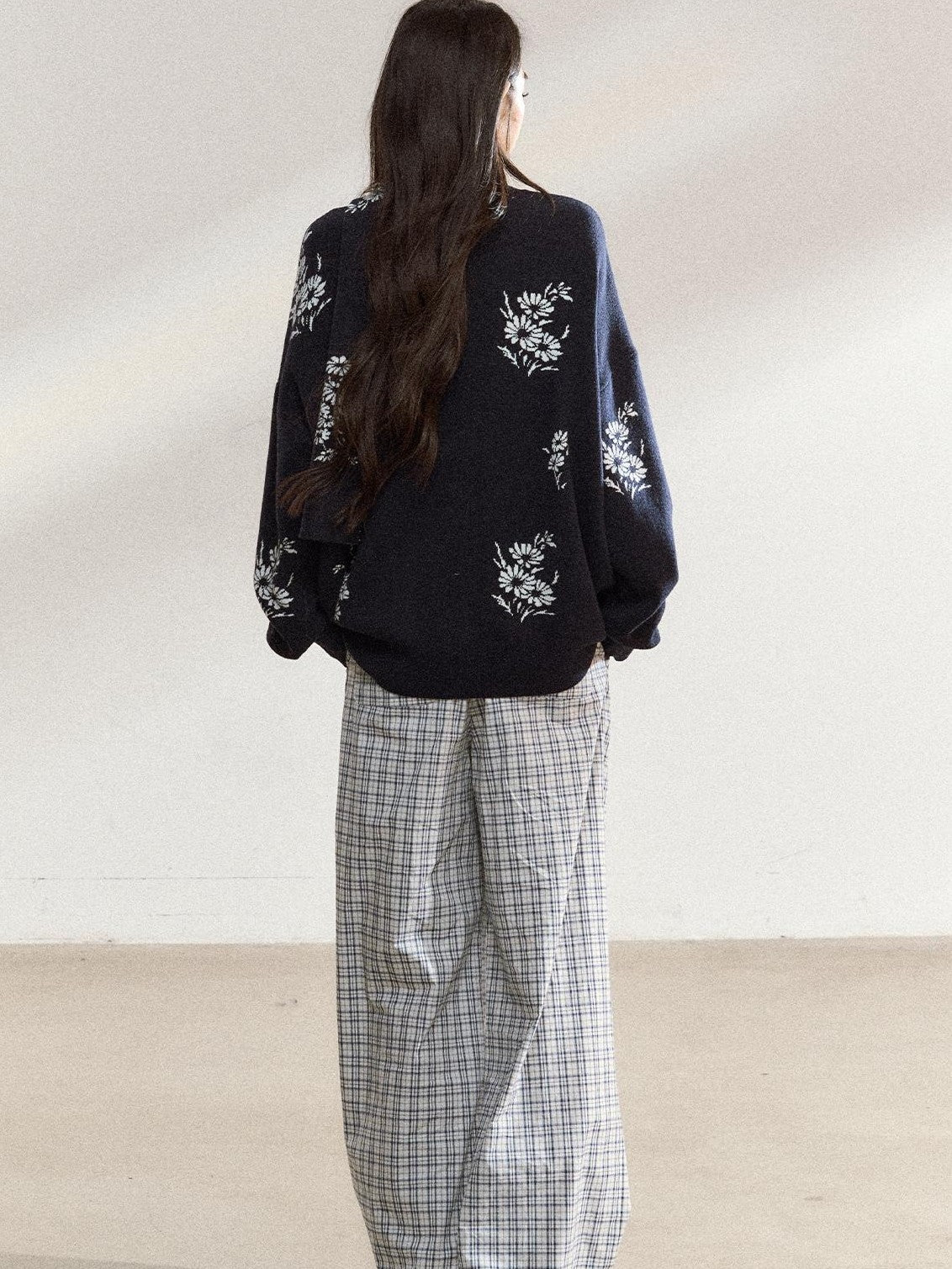 7Shiftin Navy Large Floral Jacquard V-neck Oversized Women&