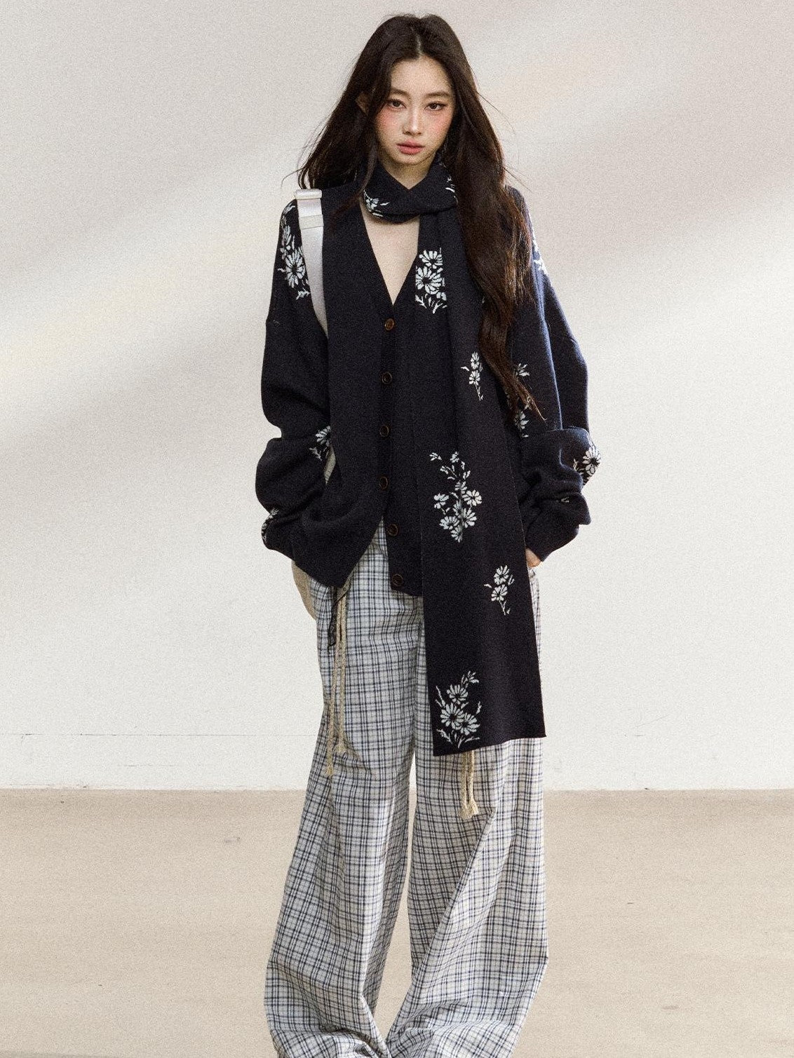 7Shiftin Navy Large Floral Jacquard V-neck Oversized Women&