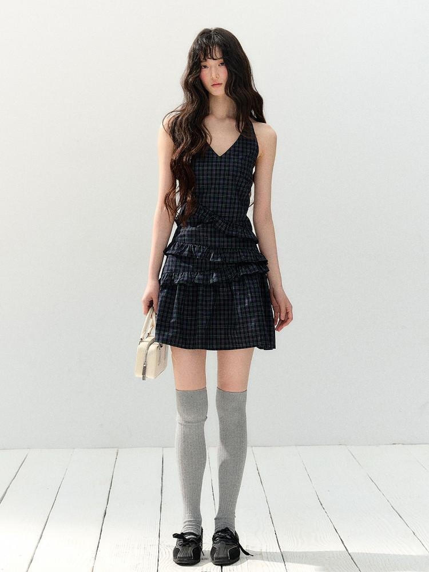 7Shiftin Navy Plaid Pleated Cinched Waist V-neck Women&