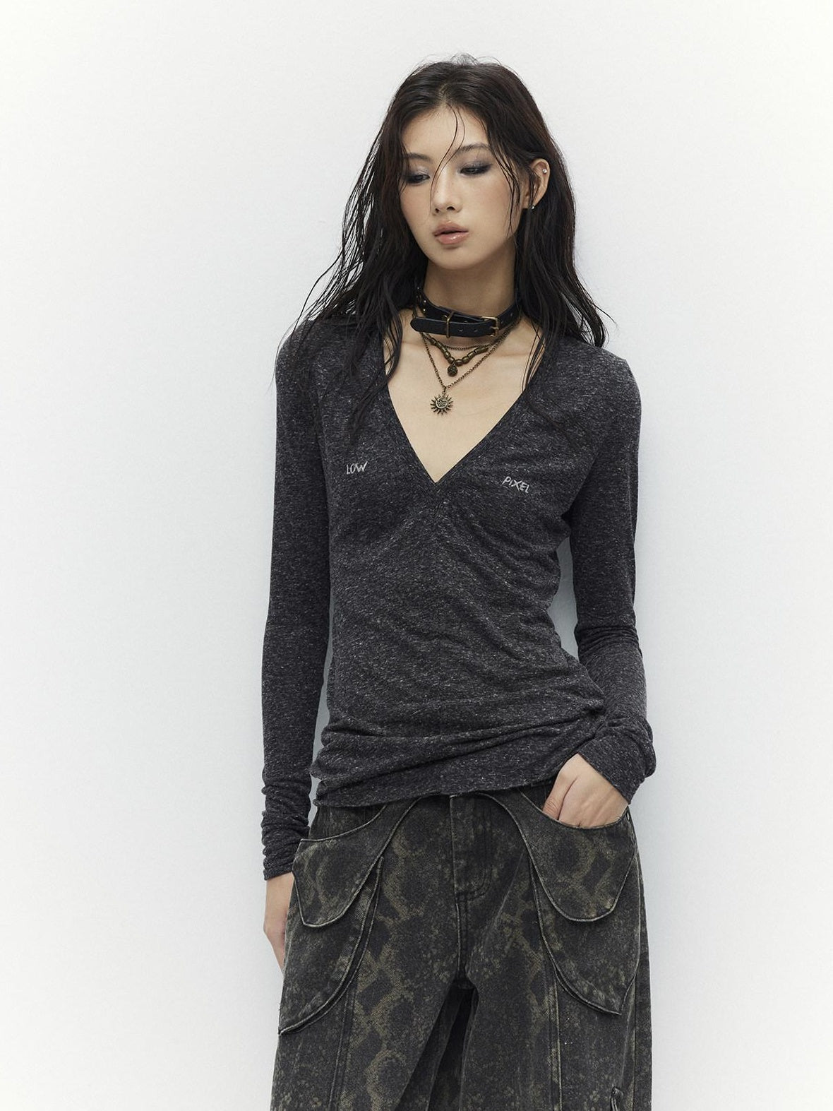 Low pixel Linen Blend Printed Slim Fit V-neck Women Black Long Sleeve T-Shirts