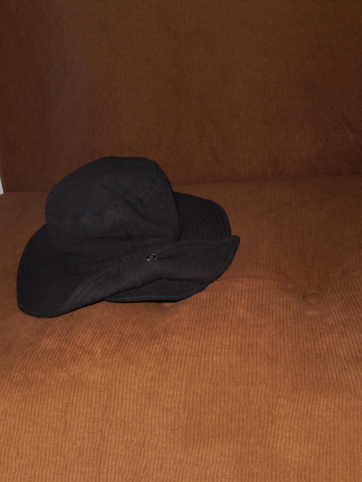 Mito de dar Black Bow Knitted Wide Brim Round Top Women&