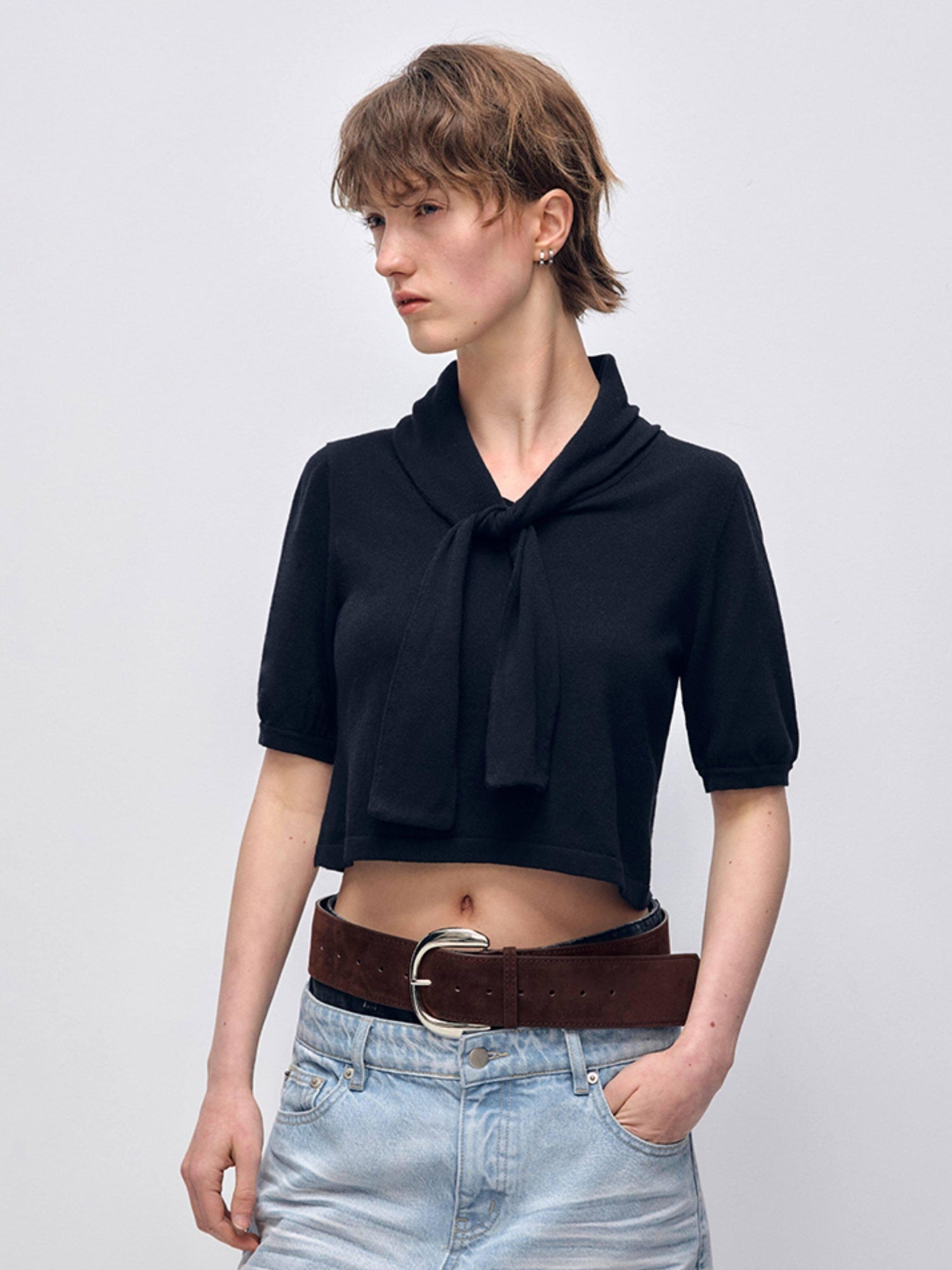 RUN TO THE FUTURE Vintage Knit Solid Black Short Sleeve Straight Fit Ladies Crop Tops