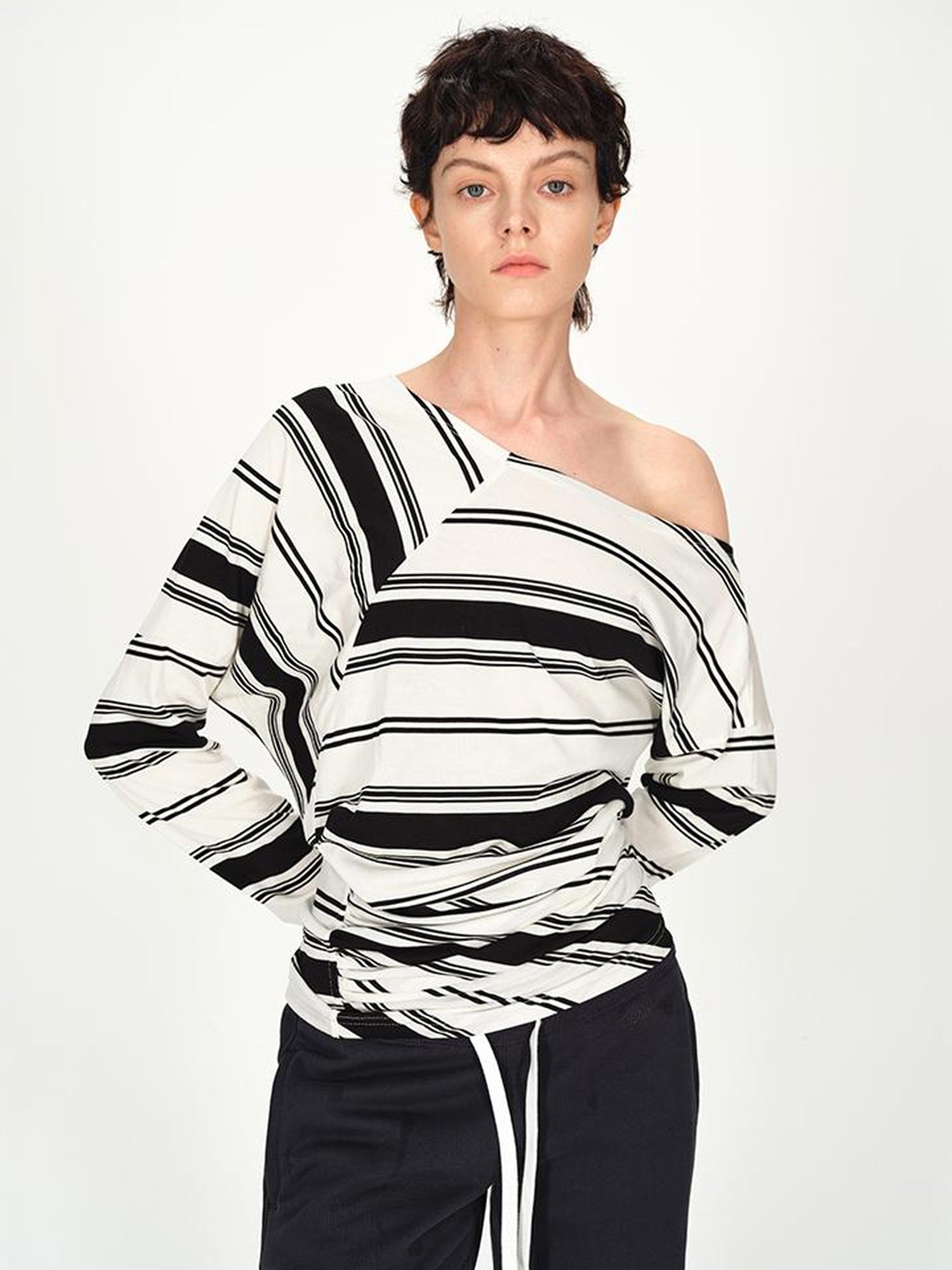 AFTADAWN Asymmetric Cut Lyocell Off Shoulder Top