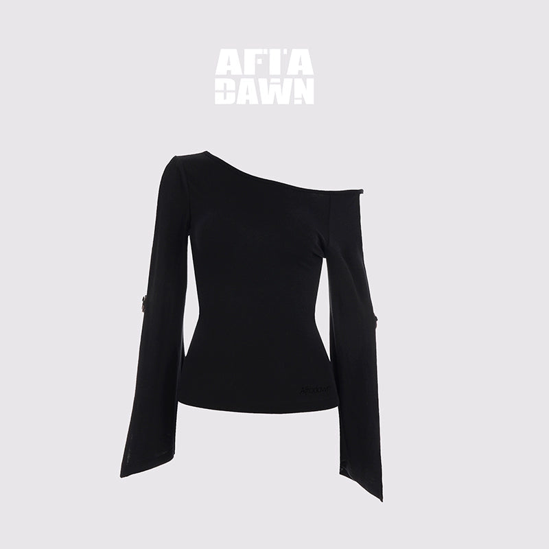 AFTADAWN_Asymmetric_Off_Shoulder_Merino_Wool_Top_With_Wood_Ring_Sleeve_Detail_MISSTT