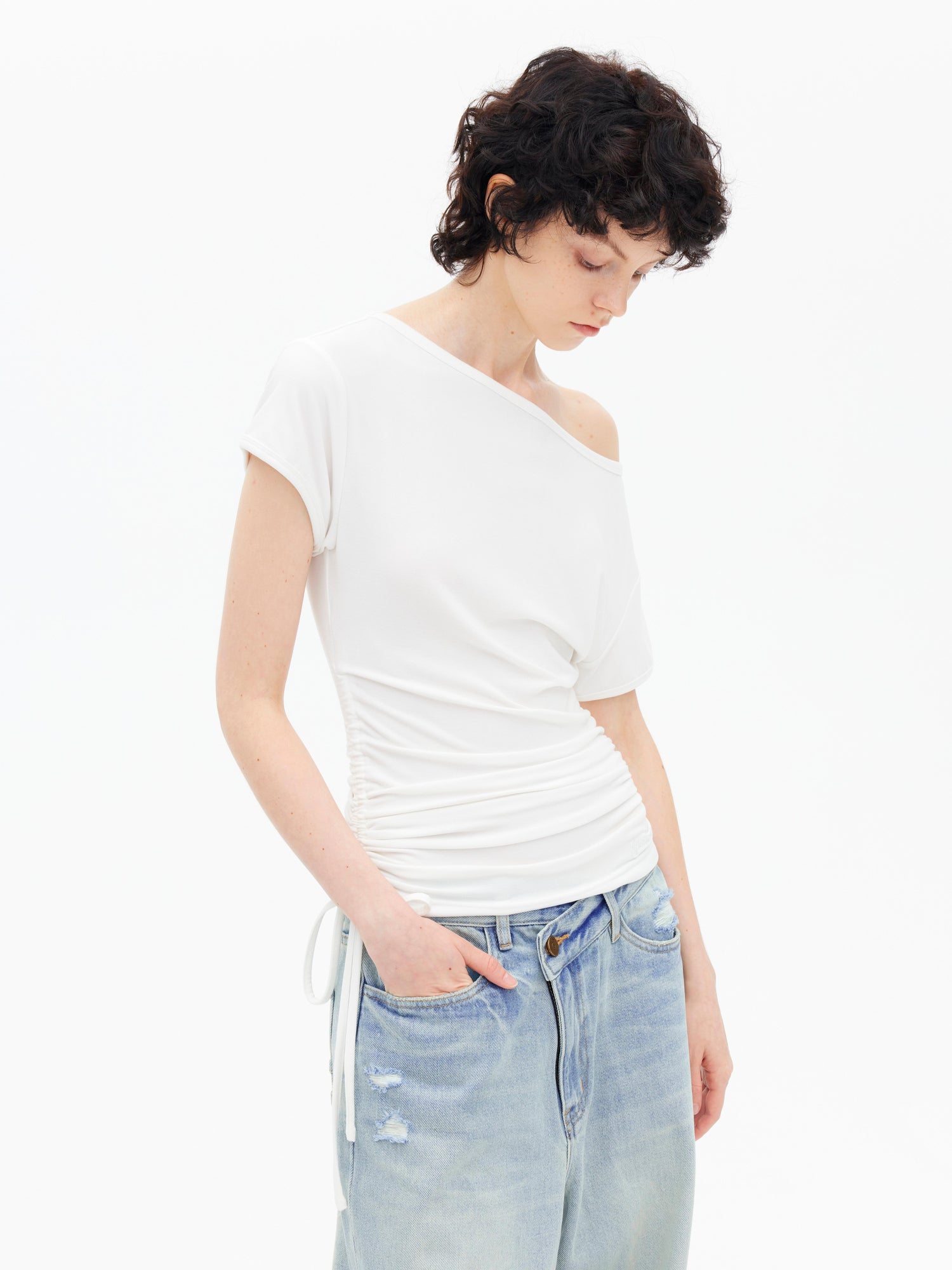 AFTADAWN Asymmetric Shoulder Lyocell Top Black White