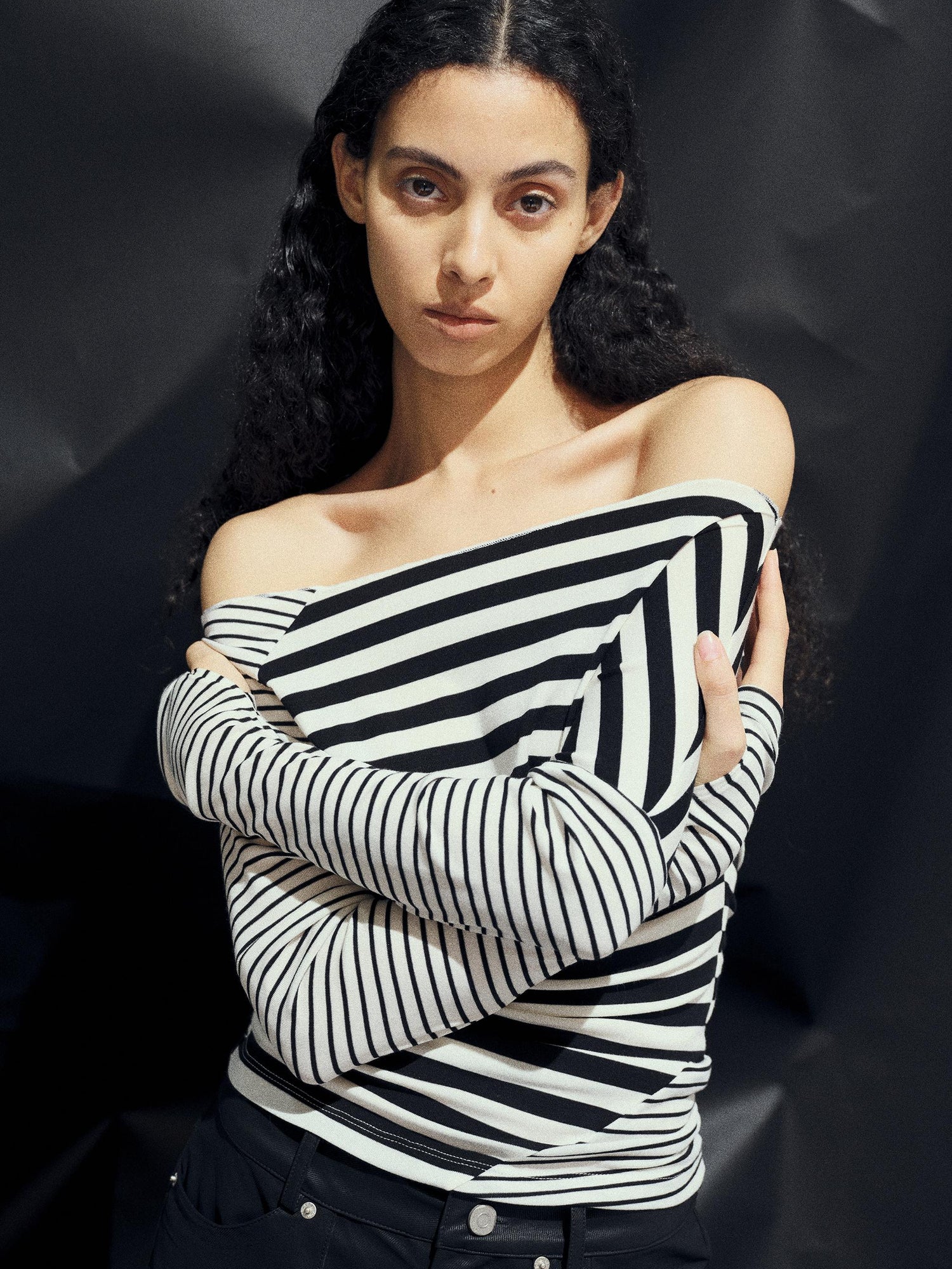 AFTADAWN Asymmetric Stripe Contrast Slash Neck Fitted Top