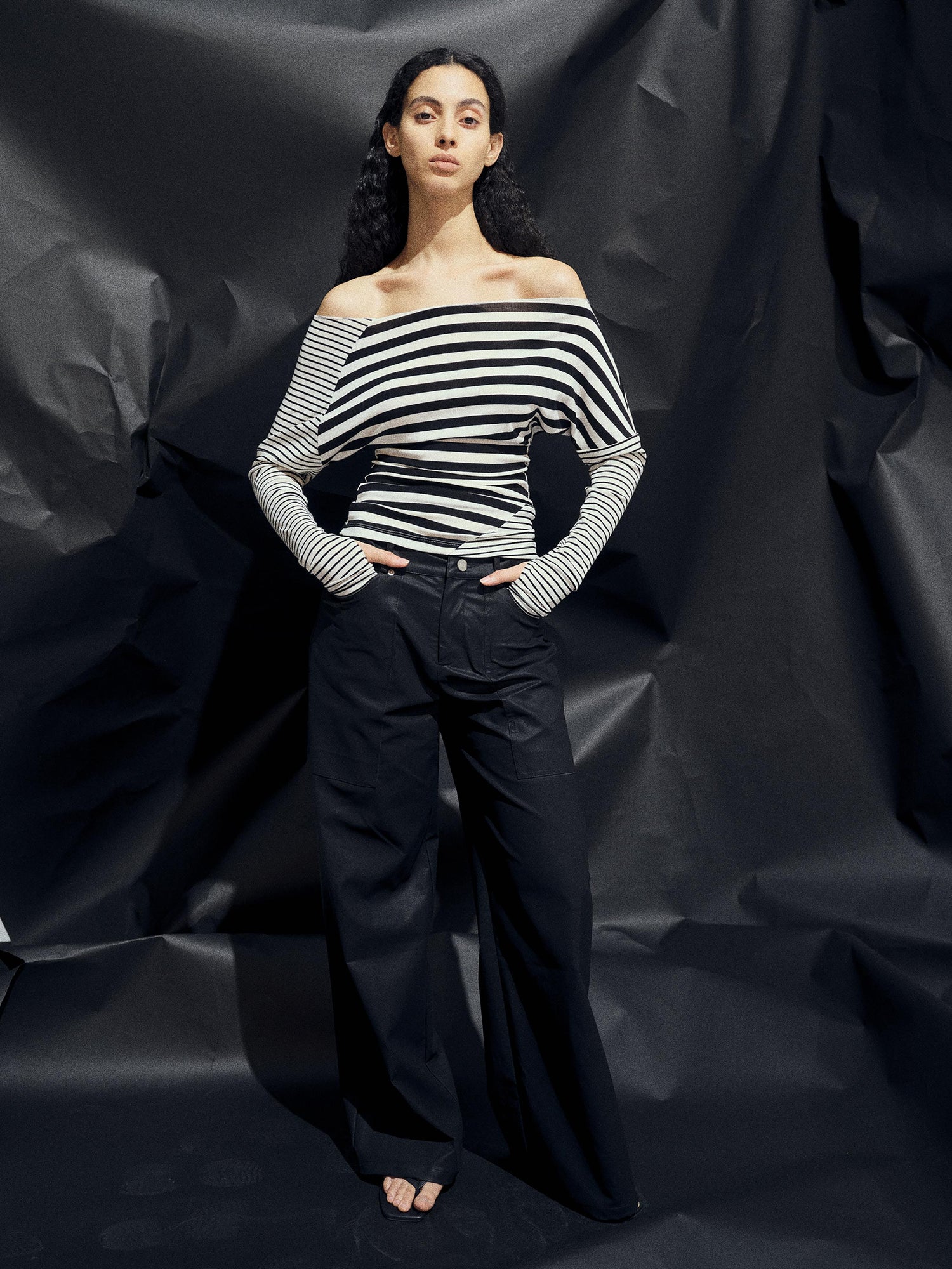 AFTADAWN Asymmetric Stripe Contrast Slash Neck Fitted Top