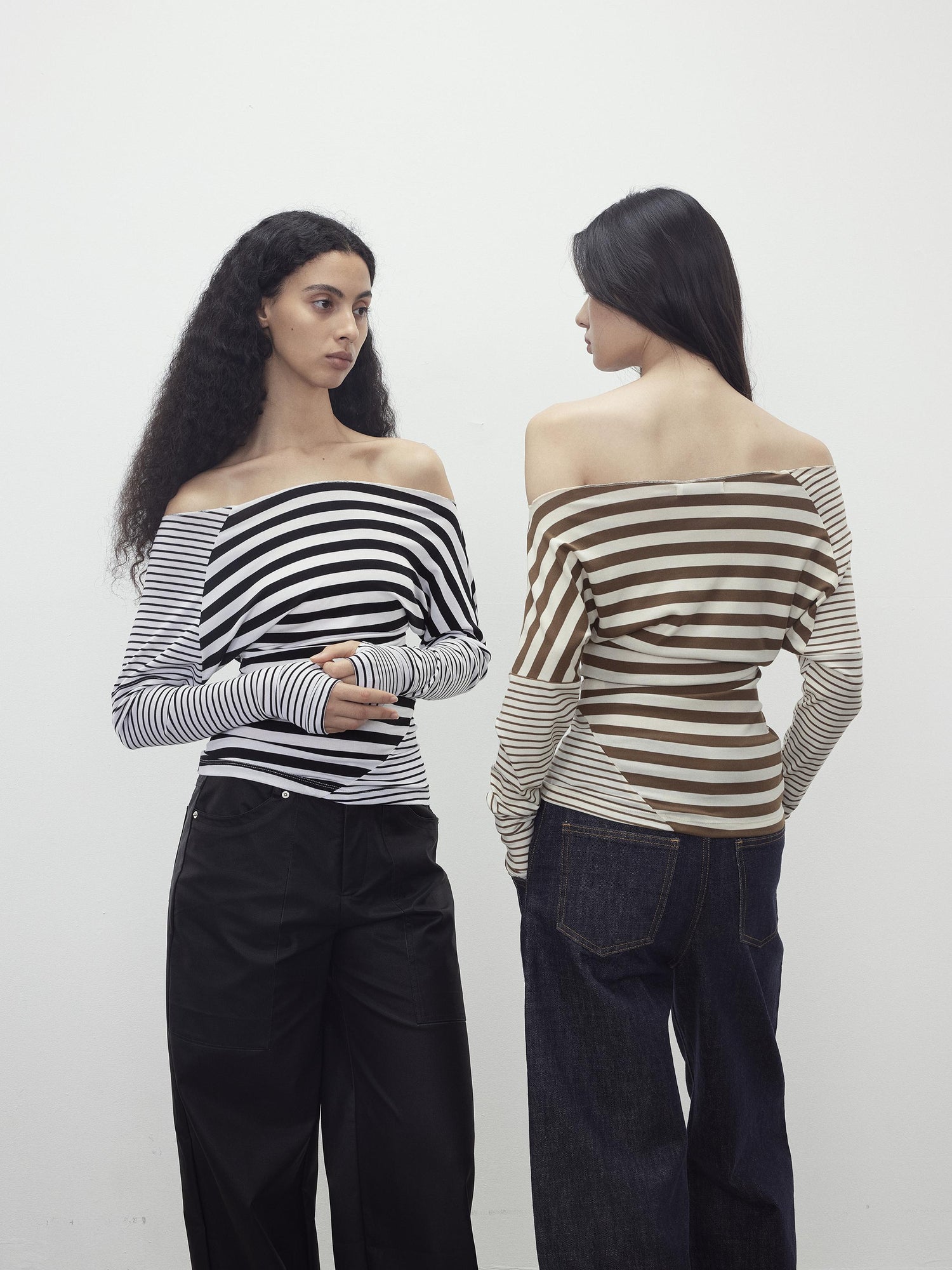 AFTADAWN Asymmetric Stripe Contrast Slash Neck Fitted Top