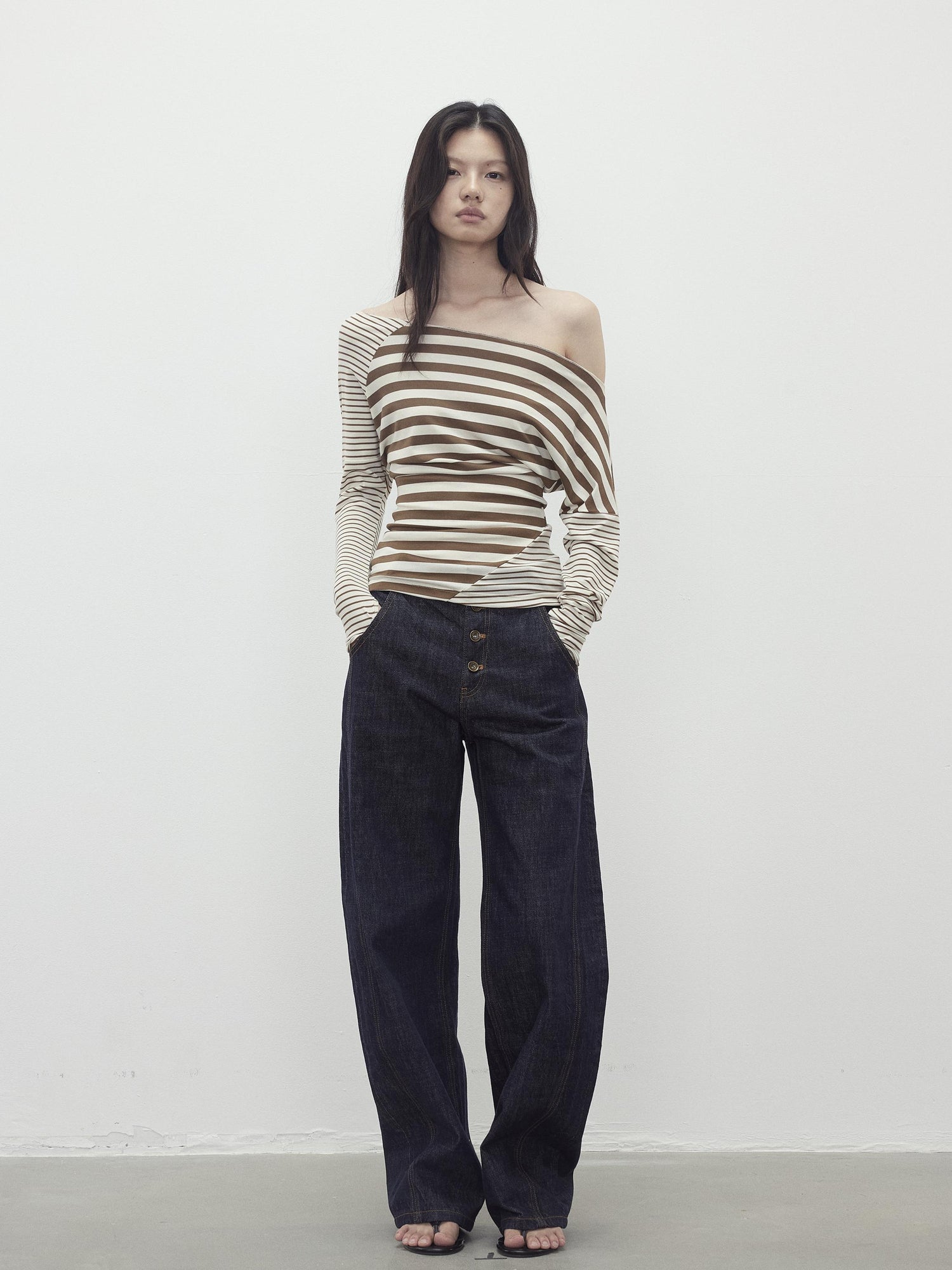 AFTADAWN Asymmetric Stripe Contrast Slash Neck Fitted Top