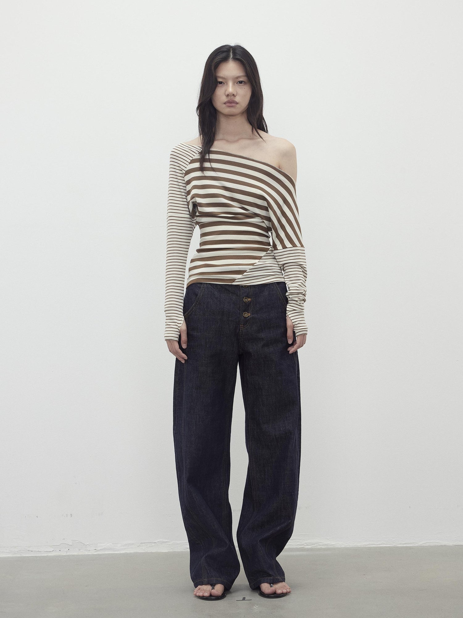 AFTADAWN Asymmetric Stripe Contrast Slash Neck Fitted Top