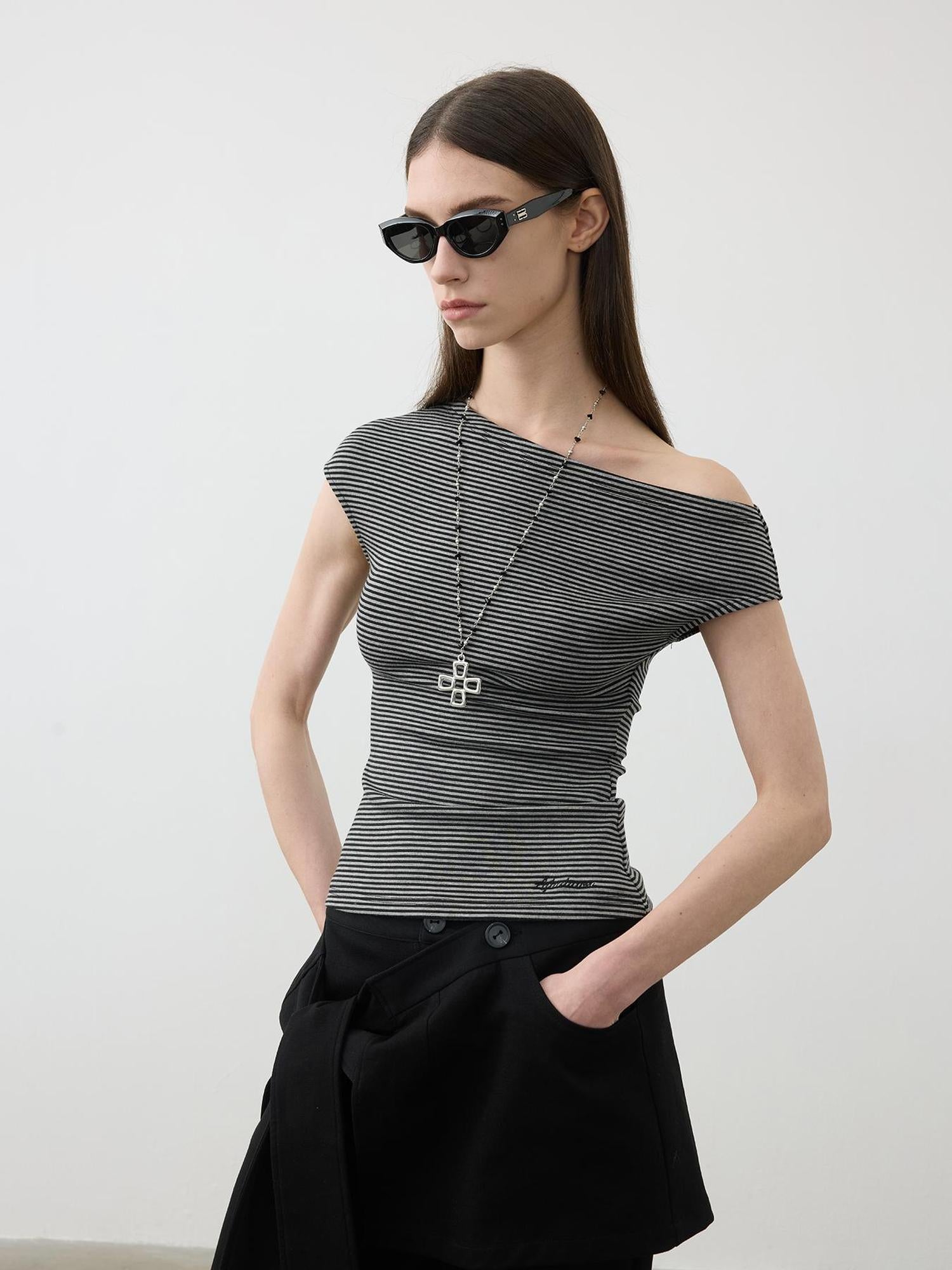 AFTADAWN Asymmetric Striped Slub Shoulder Top