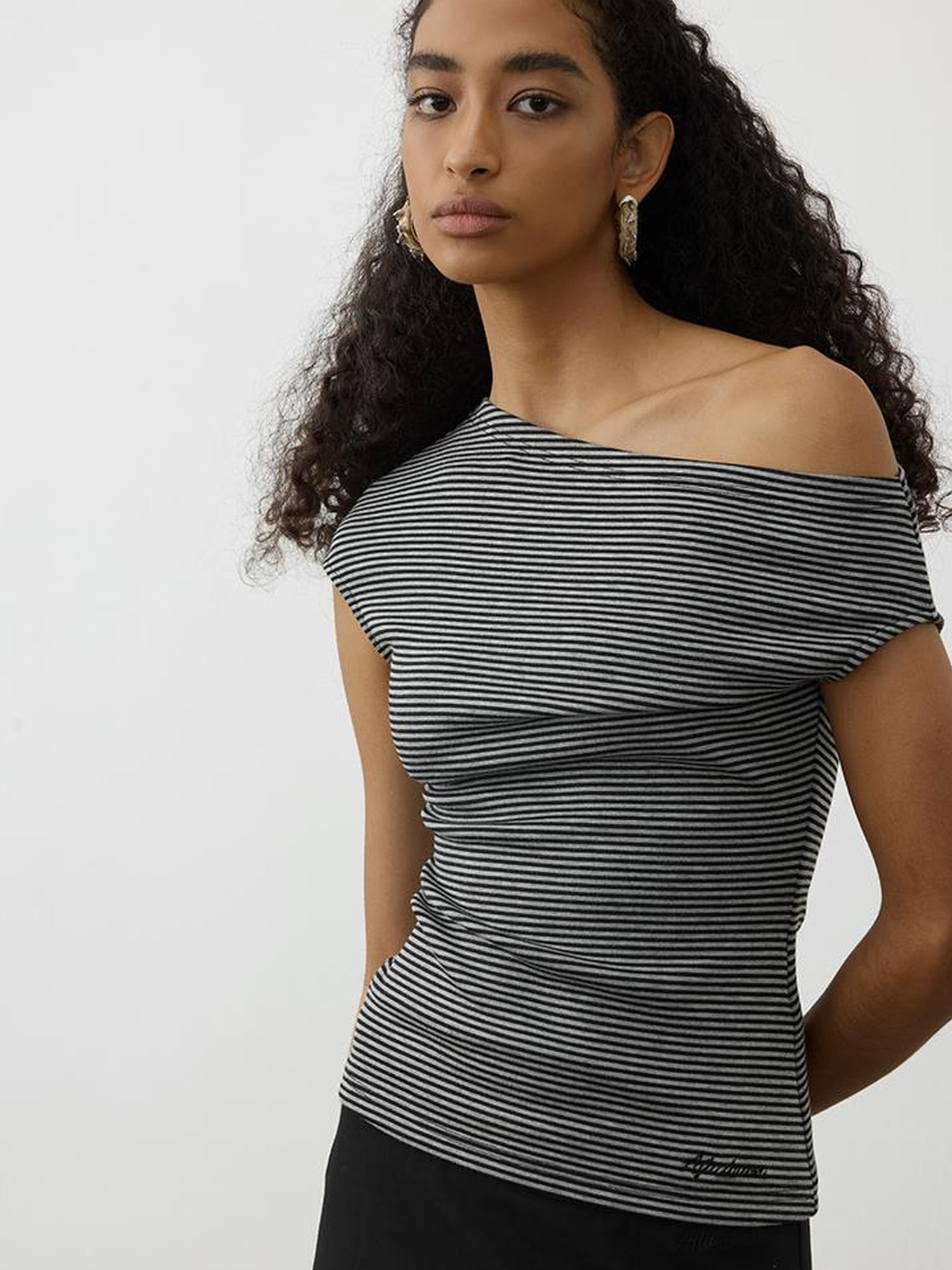 AFTADAWN Asymmetric Striped Slub Shoulder Top