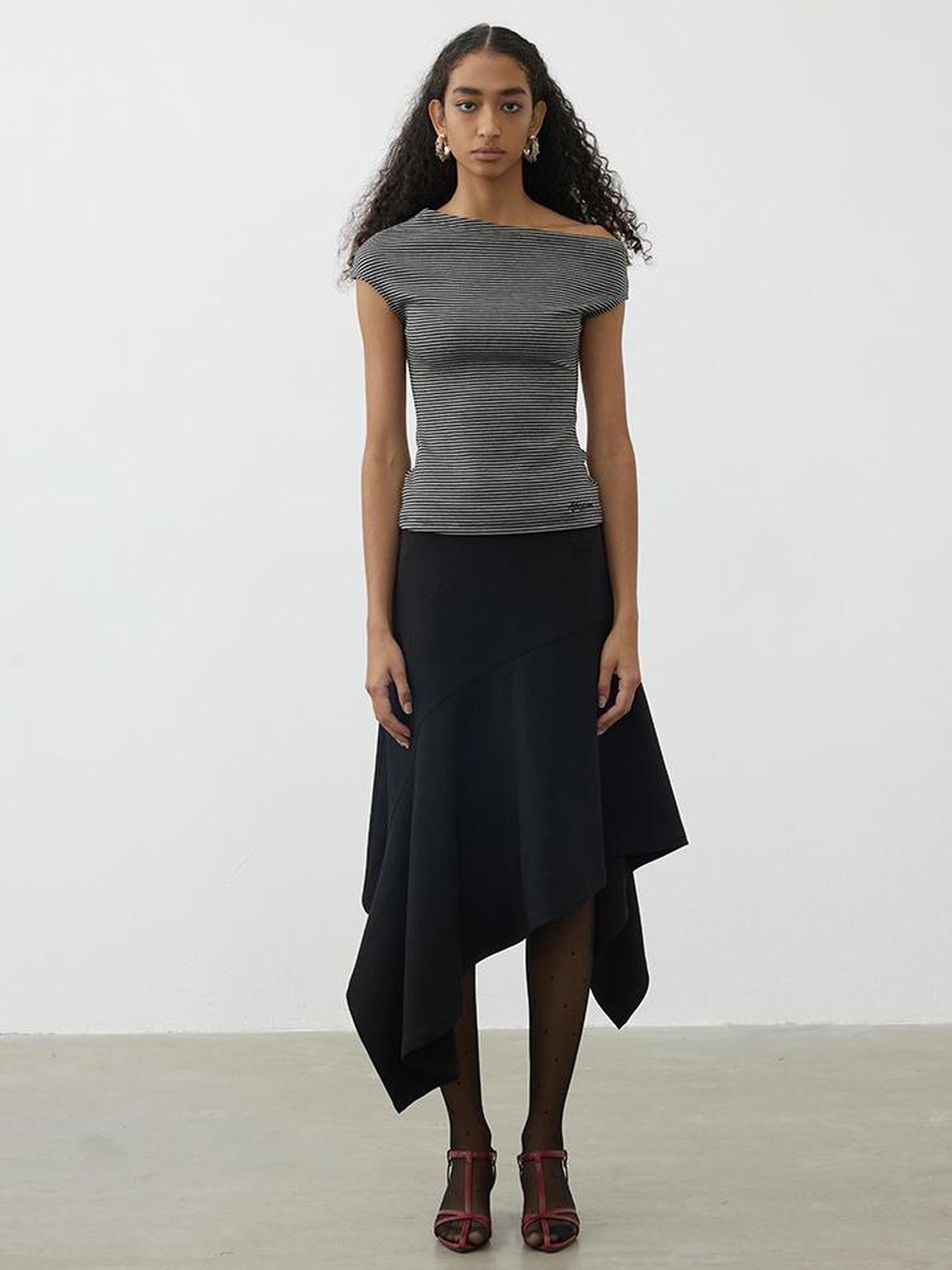 AFTADAWN Asymmetric Striped Slub Shoulder Top