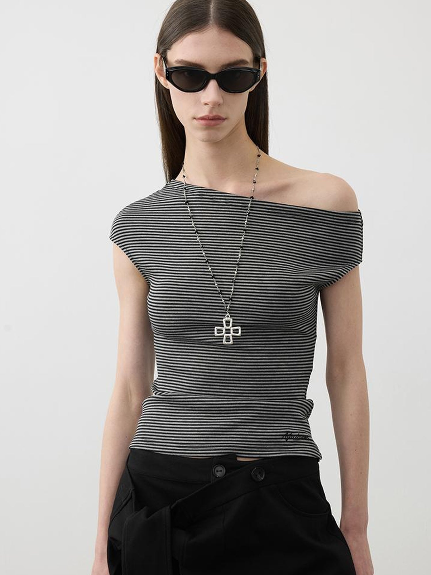 AFTADAWN Asymmetric Striped Slub Shoulder Top