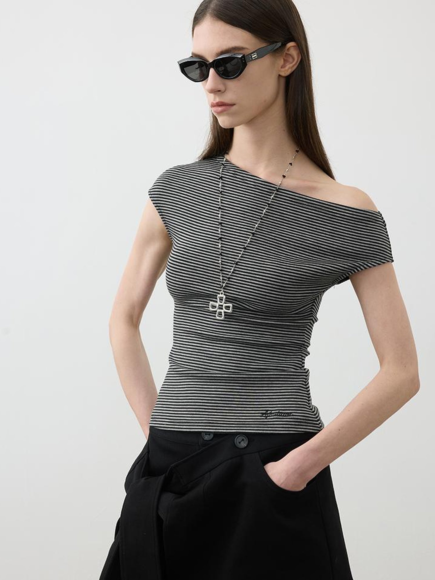 AFTADAWN Asymmetric Striped Slub Shoulder Top